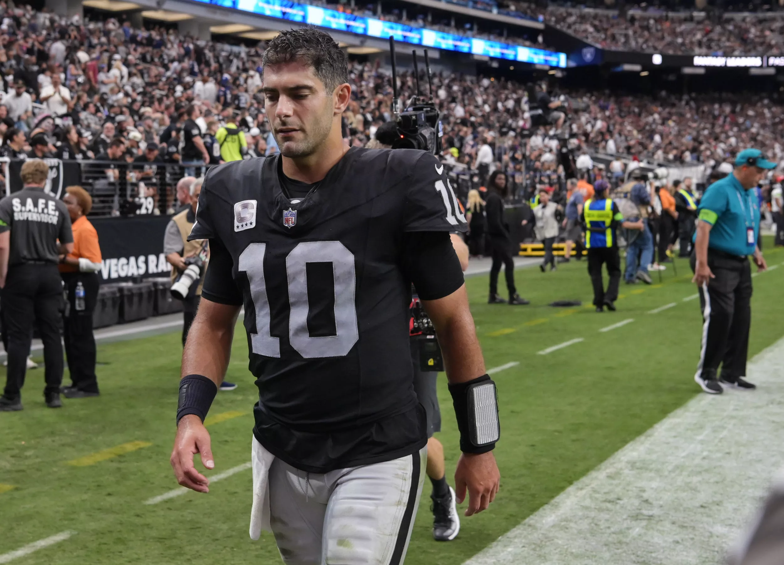 Who Are the Raiders' Options at Quarterback Without Jimmy Garoppolo? - Vimarsana News