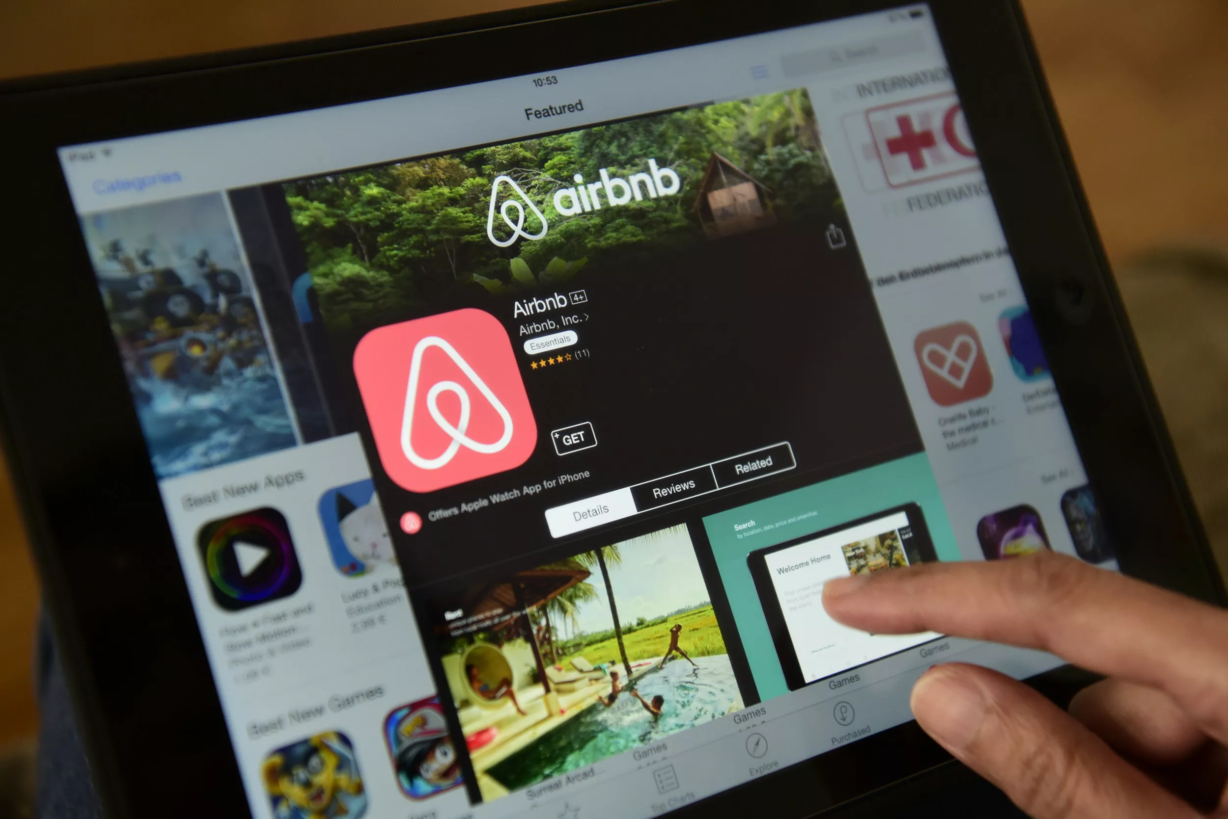 Pregnant Woman Homeless After Guests Flood Airbnb in 'Nightmare' Saga - Vimarsana News