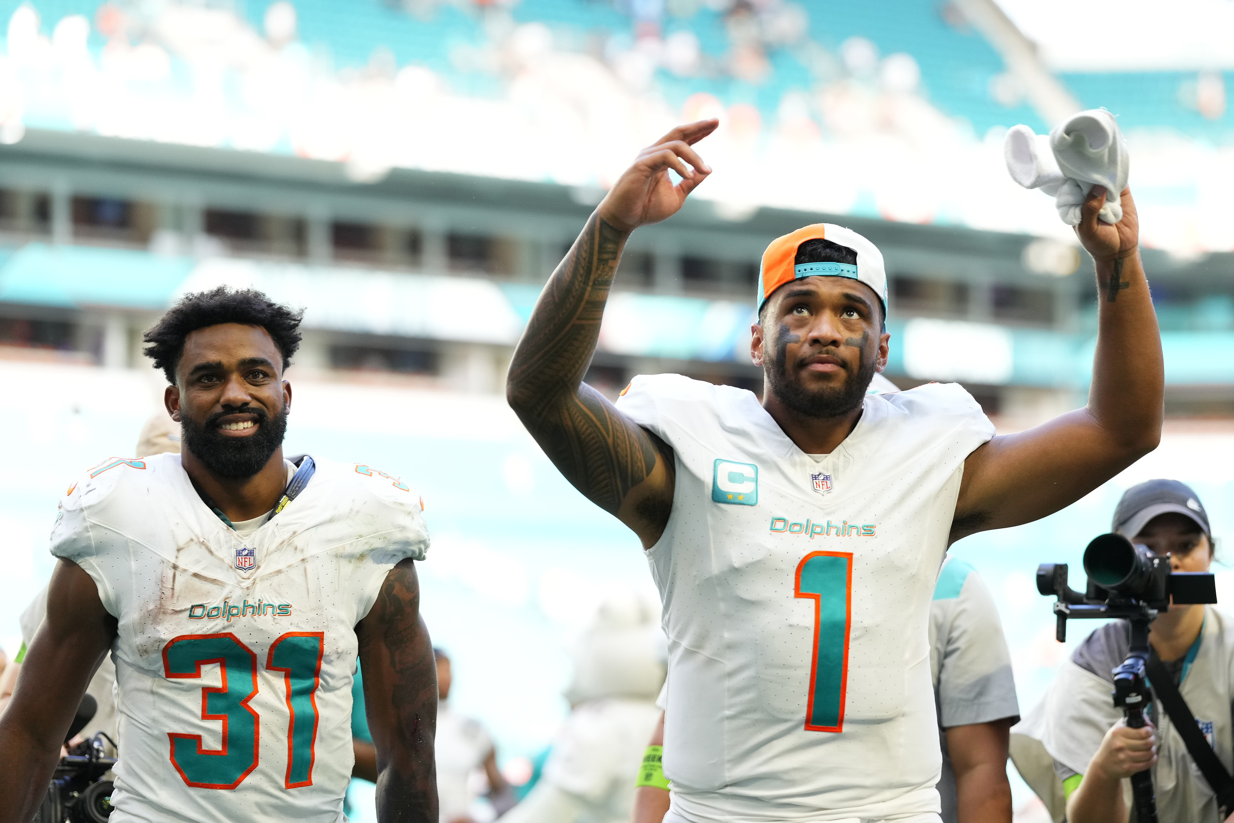 Miami Dolphins cornerback Jalen Ramsey runs drop back drills during News  Photo - Getty Images