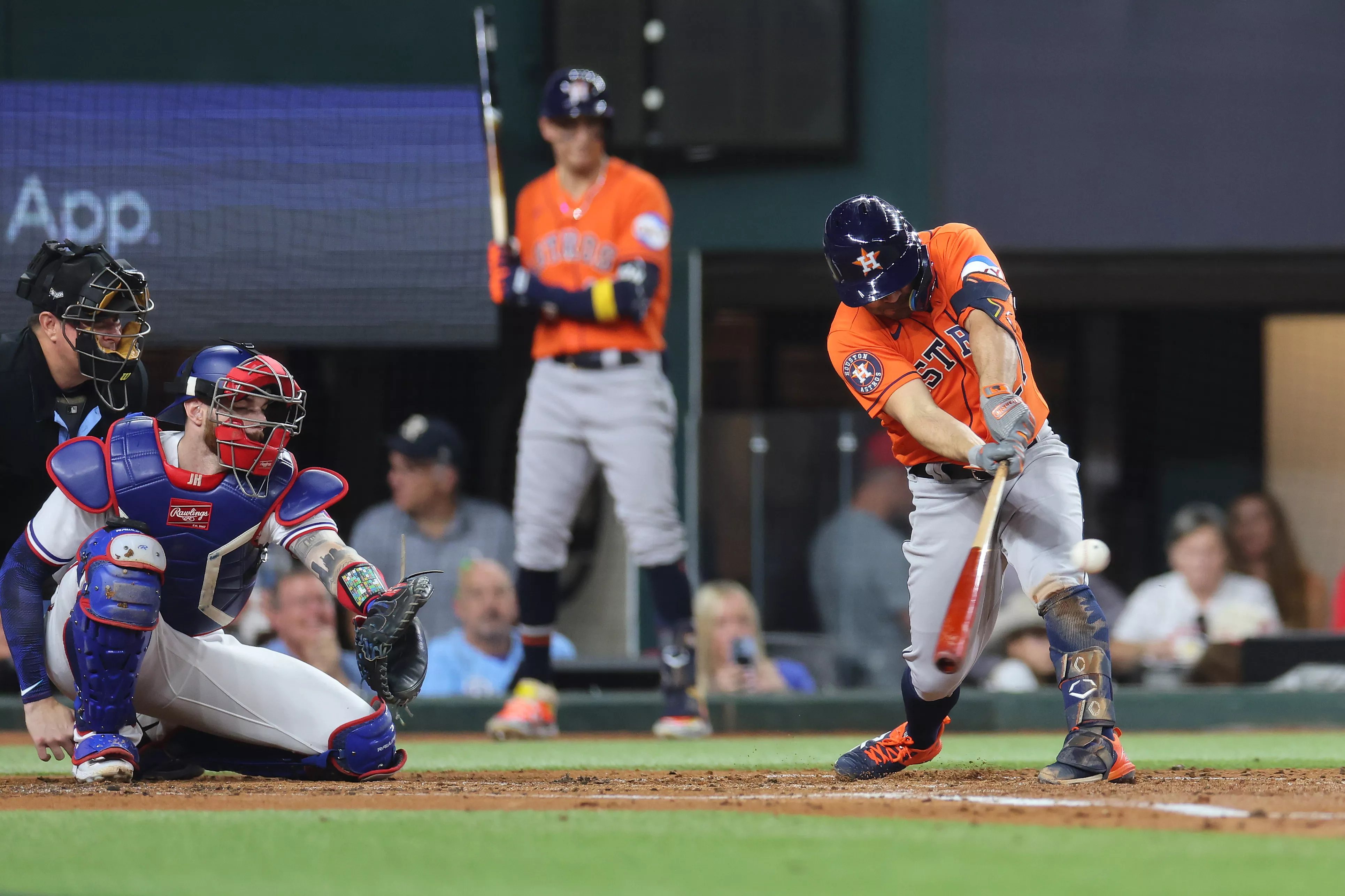 Ump Cam Captures Scary Moment for José Altuve, As Pitch Flies Up and In - Vimarsana News