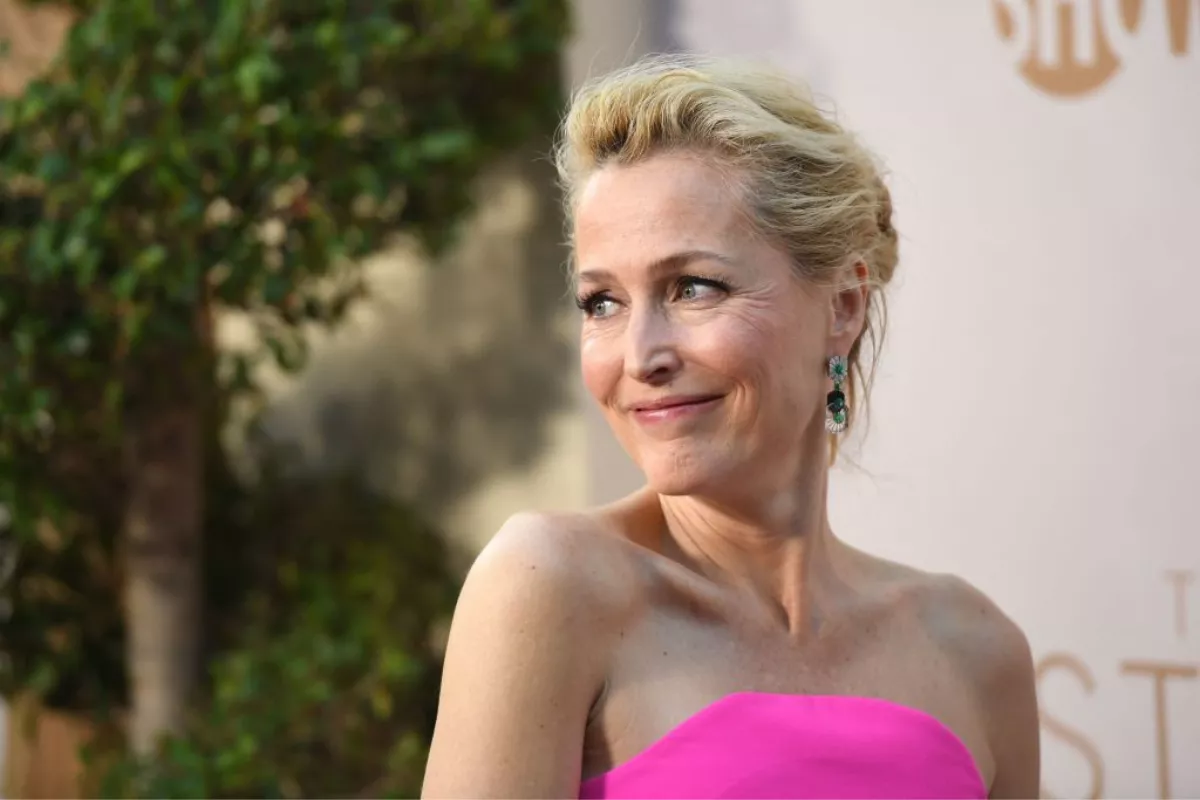 Gillian Anderson Is Coming Under Fire - Vimarsana News