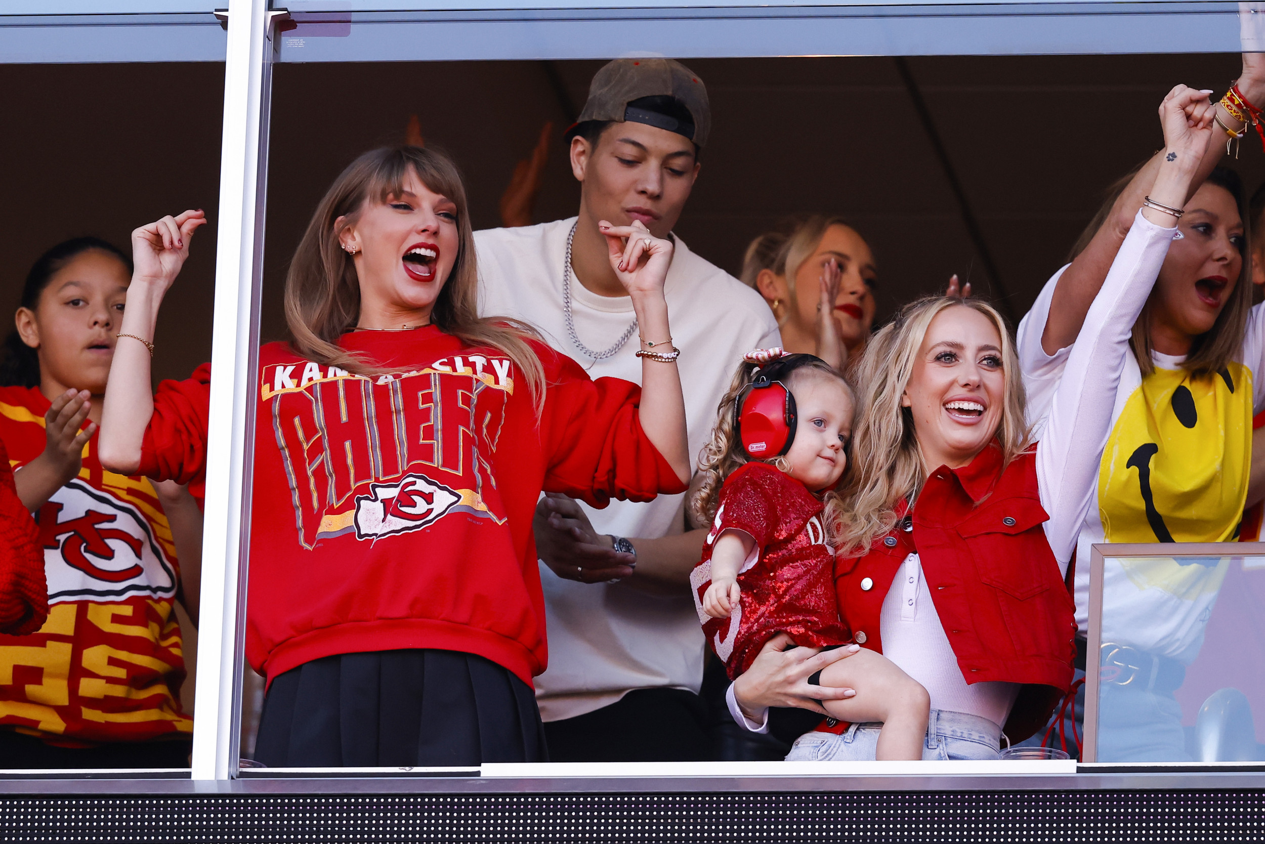 Taylor Swift and Brittany Mahomes Bond at Chiefs Game in Cute Pics