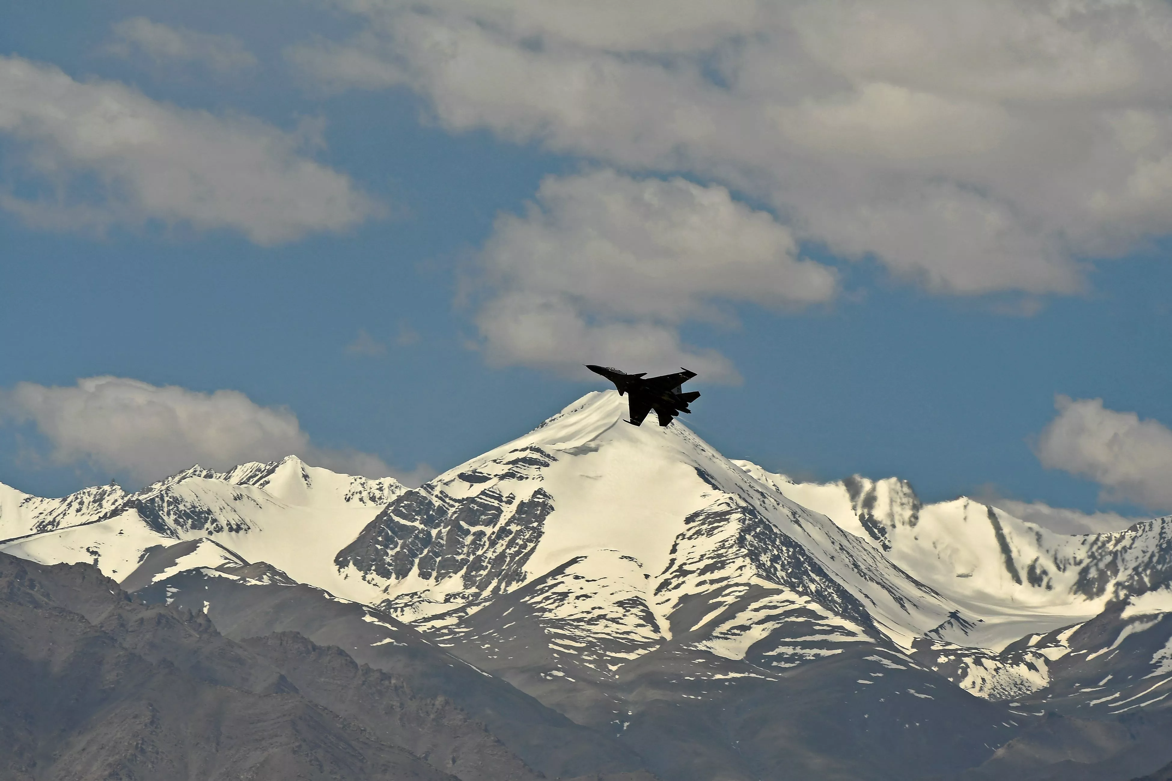 China's Air Power Grows Behind Disputed Border With India - Vimarsana News