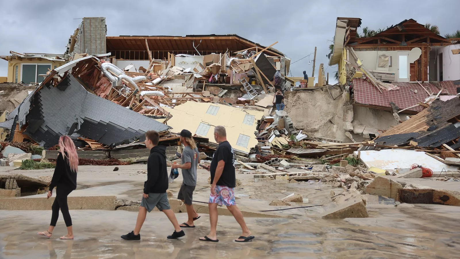 Hurricanes. Leave florida-home-hurricane.webp?w=1600&h=900&l=50&t=55&q=88&f ...