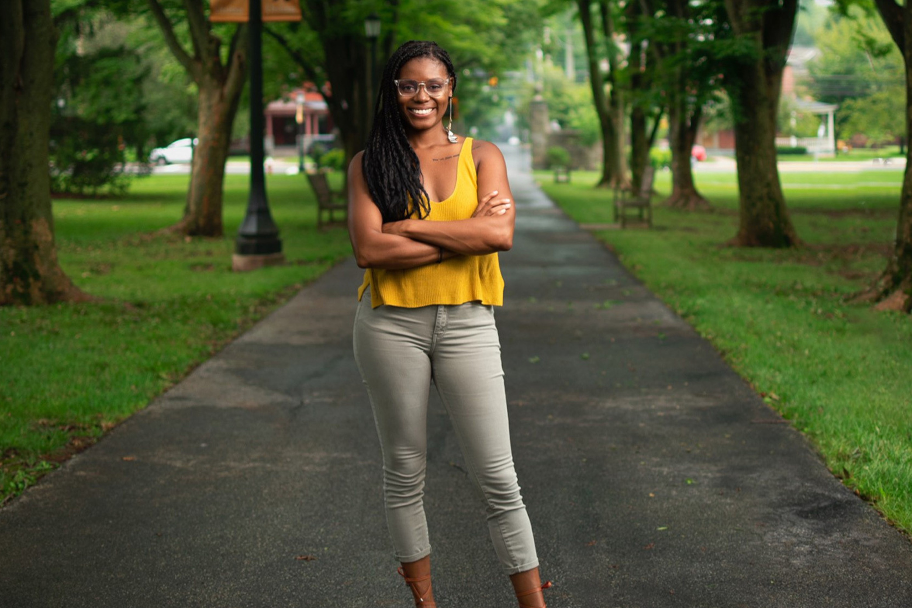 Black jeans 2024 yellow top