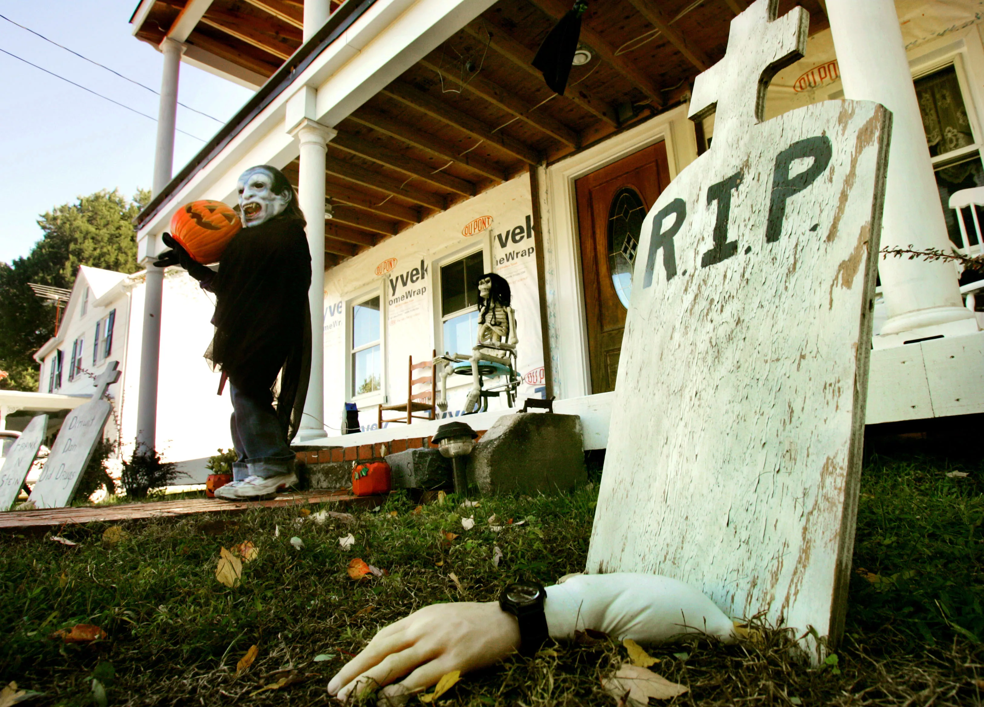Terrifying Halloween Decorations Could Get You Slapped With a Fine - Vimarsana News