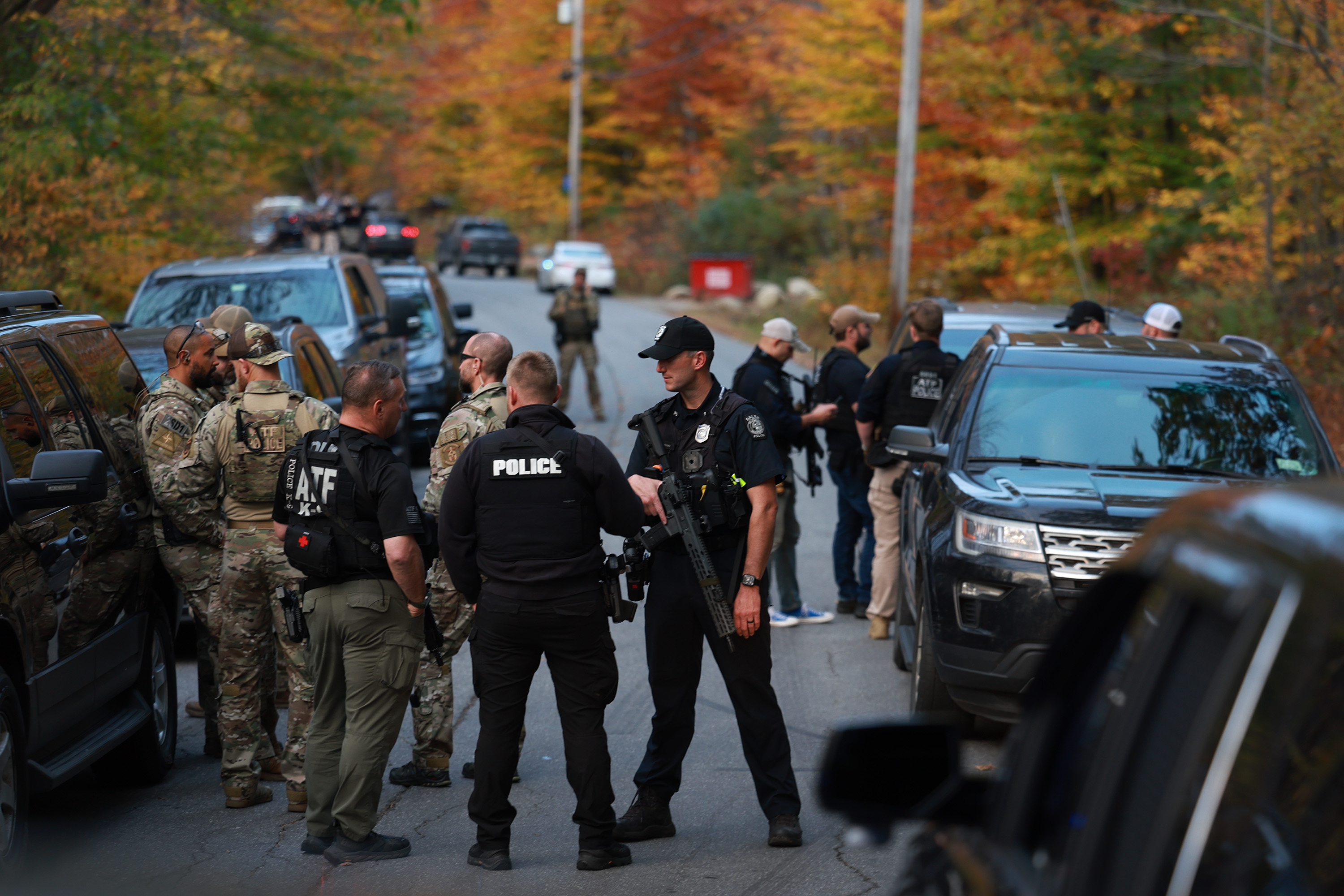 La police encercle une maison à la recherche du suspect de la fusillade dans le Maine