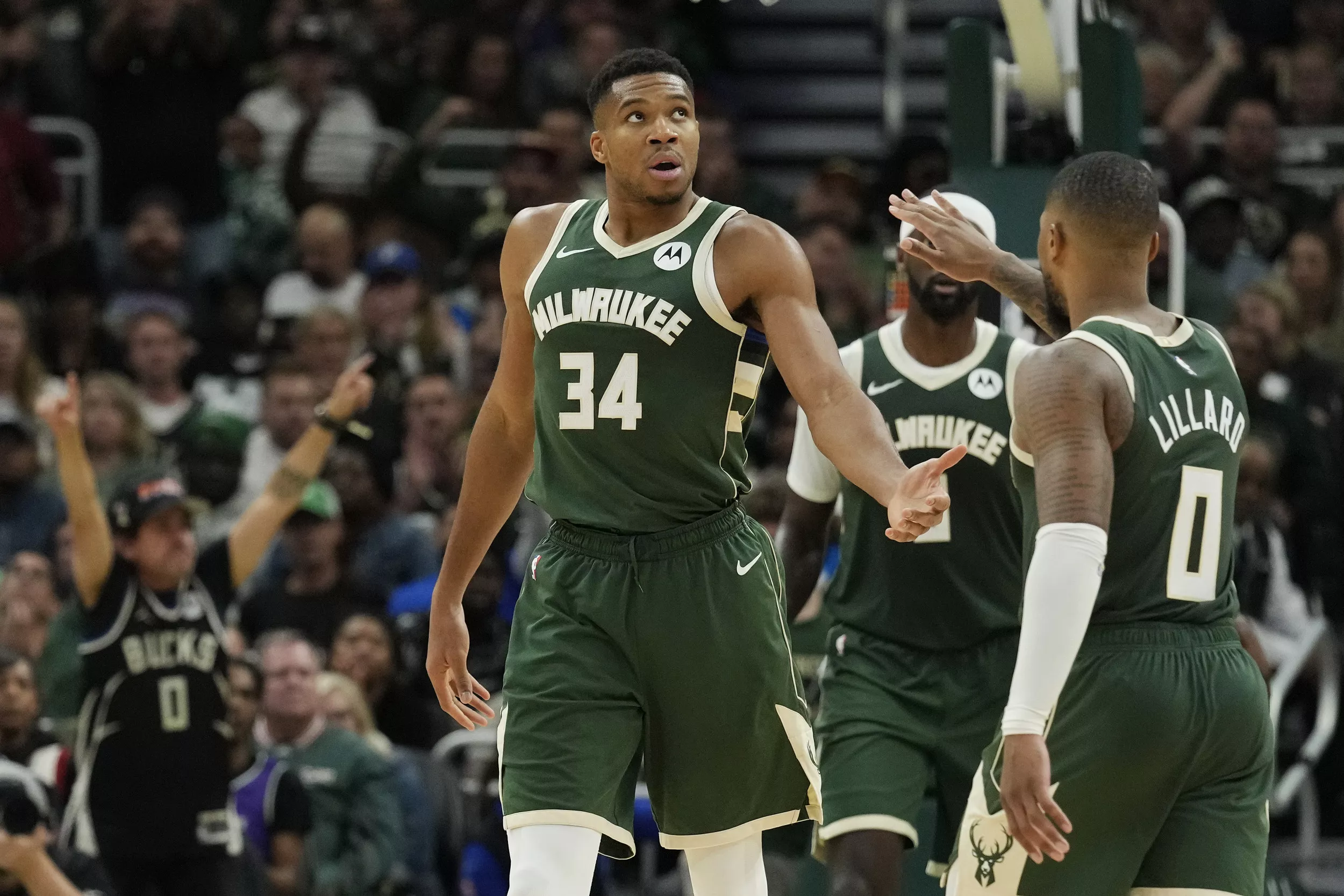 Damian Lillard, Giannis Antetokounmpo Pairing Immediately Prompts Hot Take - Vimarsana News