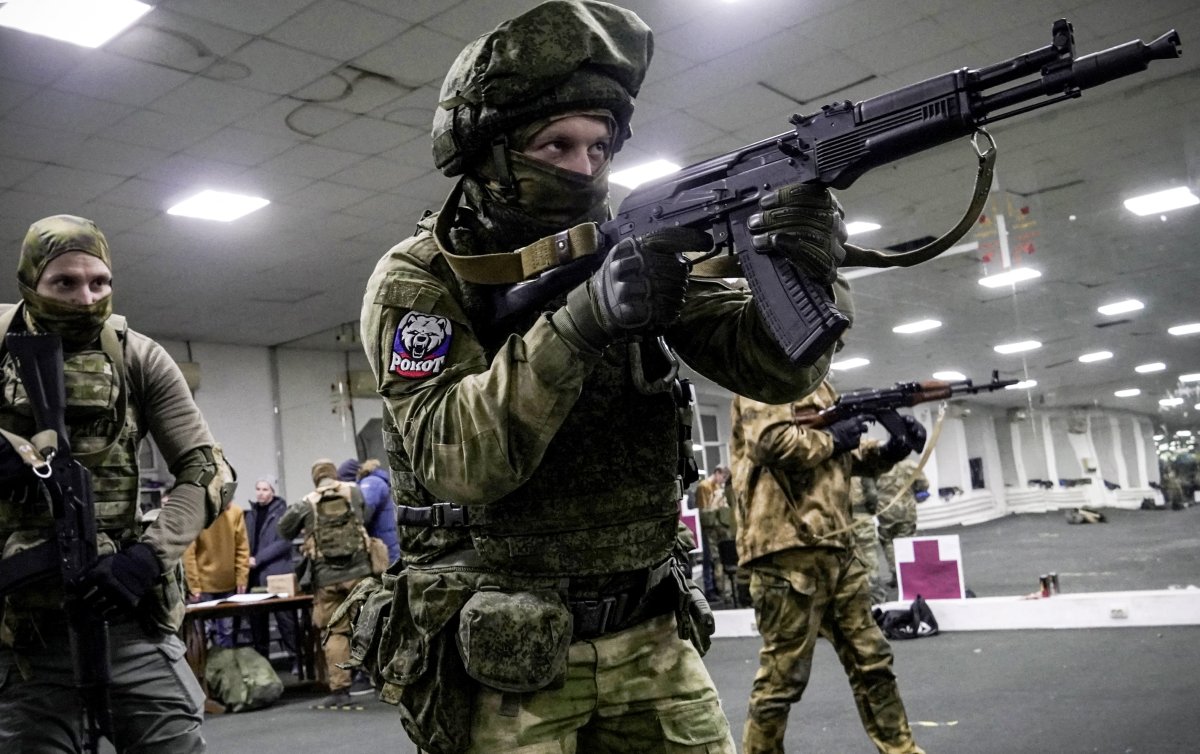 Voluntários militares russos treinam em Rostov 