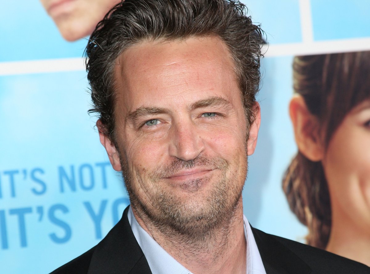 matthew perry friends chandler bing