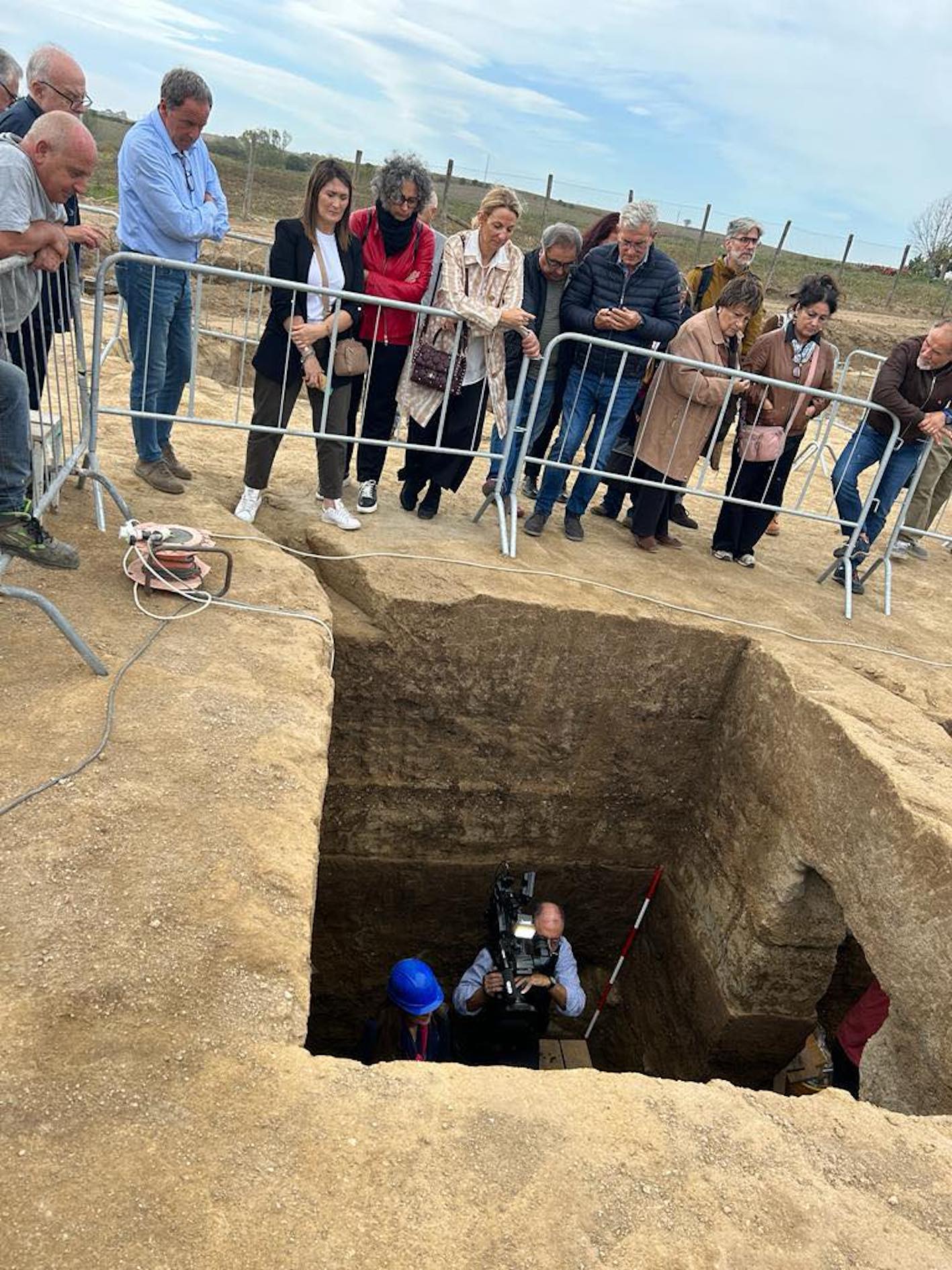 Archaeologists Open Tomb Untouched for 2 600 Years