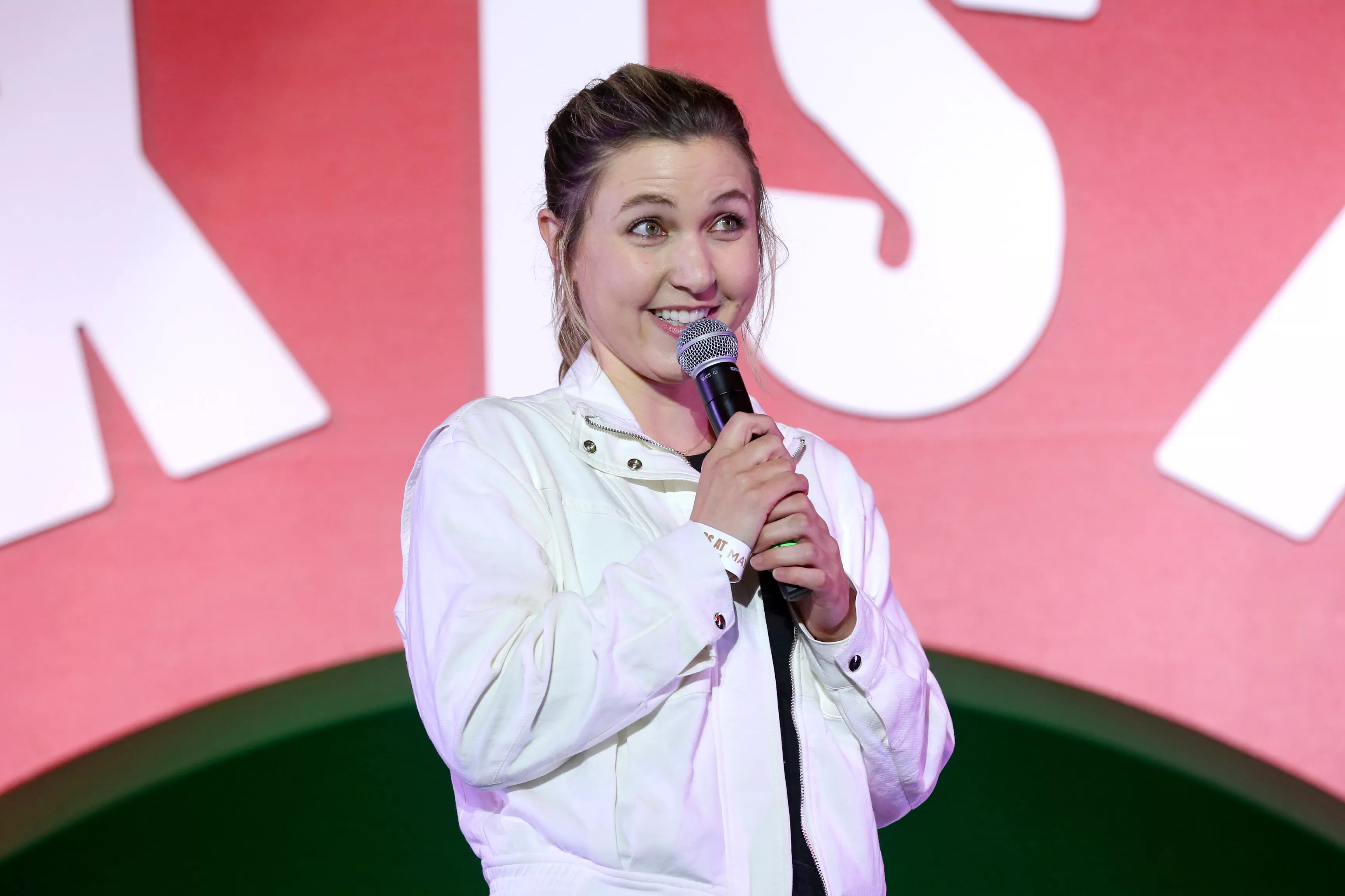 Who Is Taylor Tomlinson? Comedian Hosting 'After Midnight' Late-Night Show - Vimarsana News