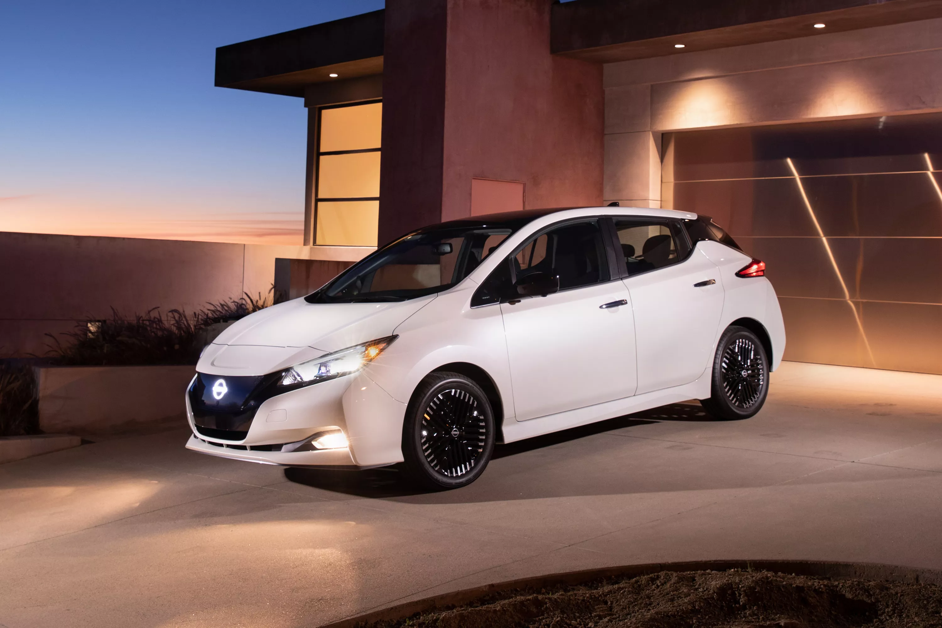 2024 Nissan Leaf Review: An EV for Realists - Vimarsana News