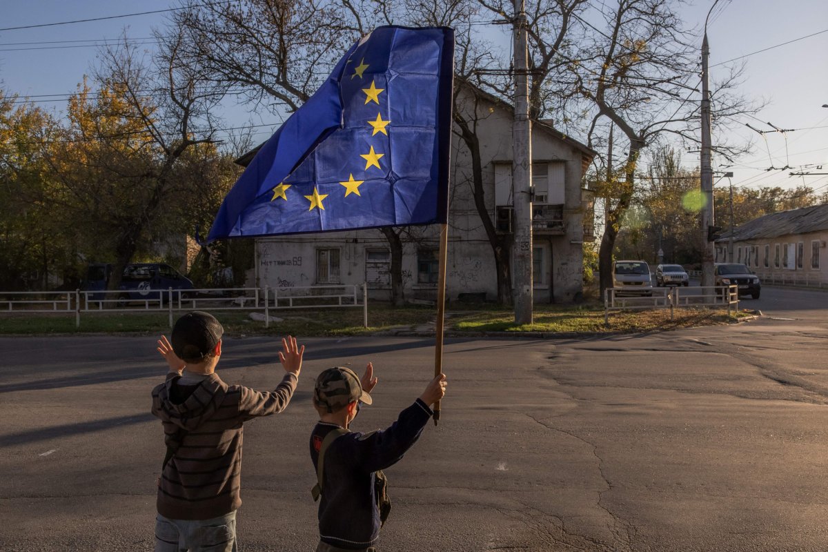 Ukrainian children wave EU flag in Kherson