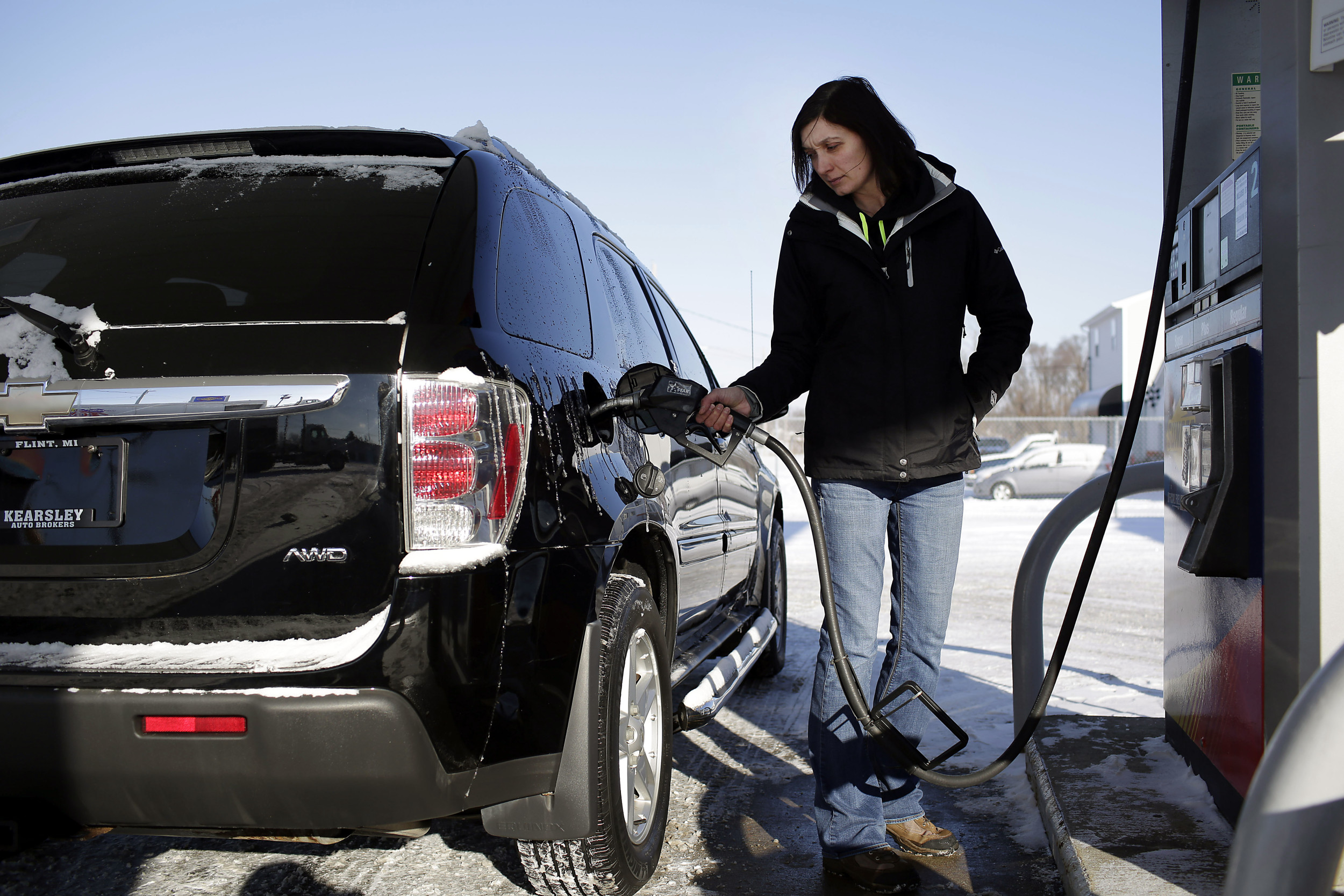 Gas Prices Tumble in Time for Thanksgiving