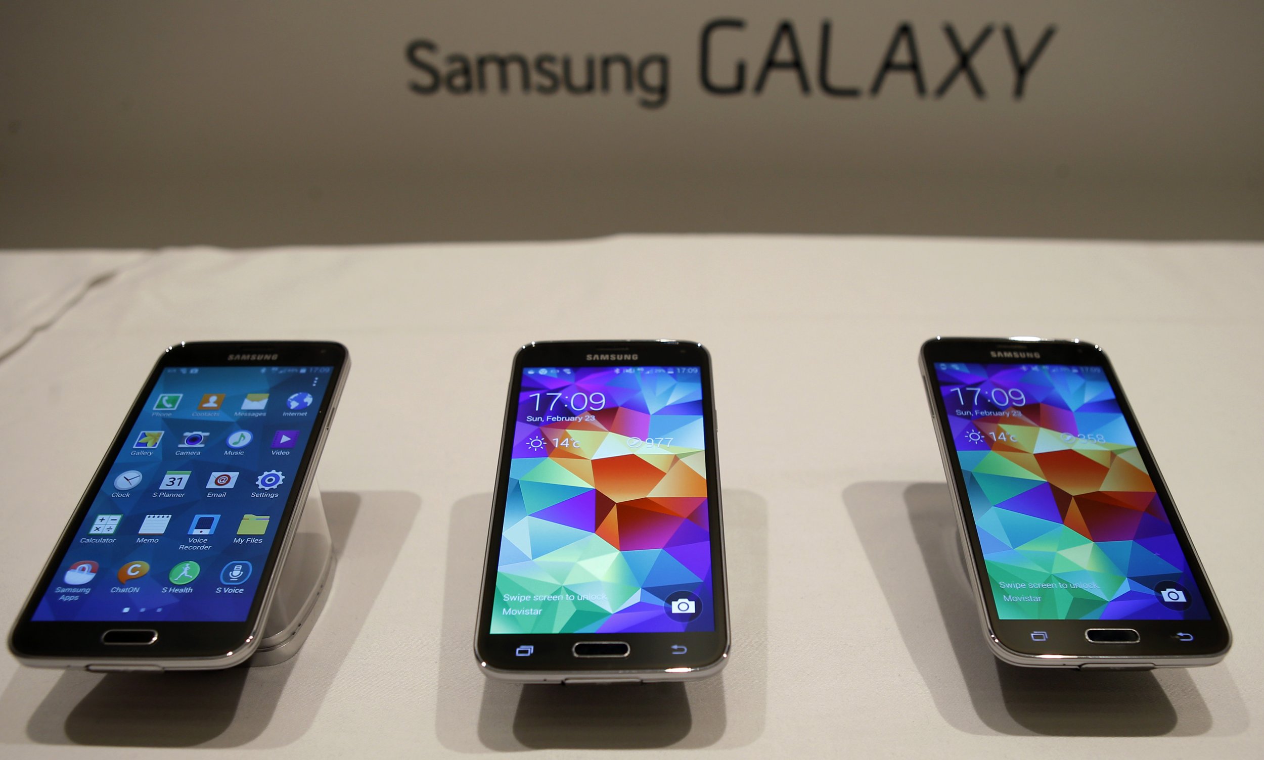 Samsung Galaxy S5 smartphones