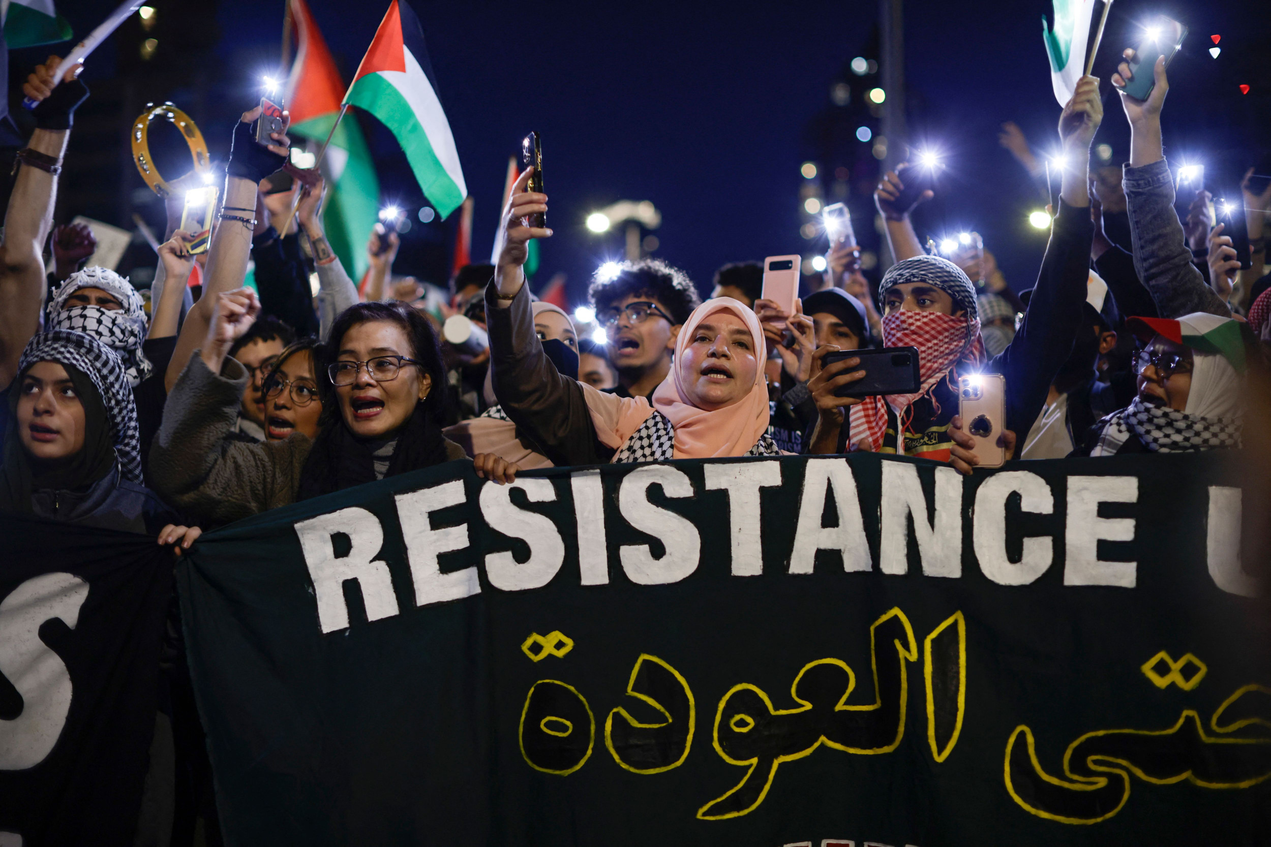 Videos Show NY Chaos as Anti-Israel Protester Tears Down US Flags