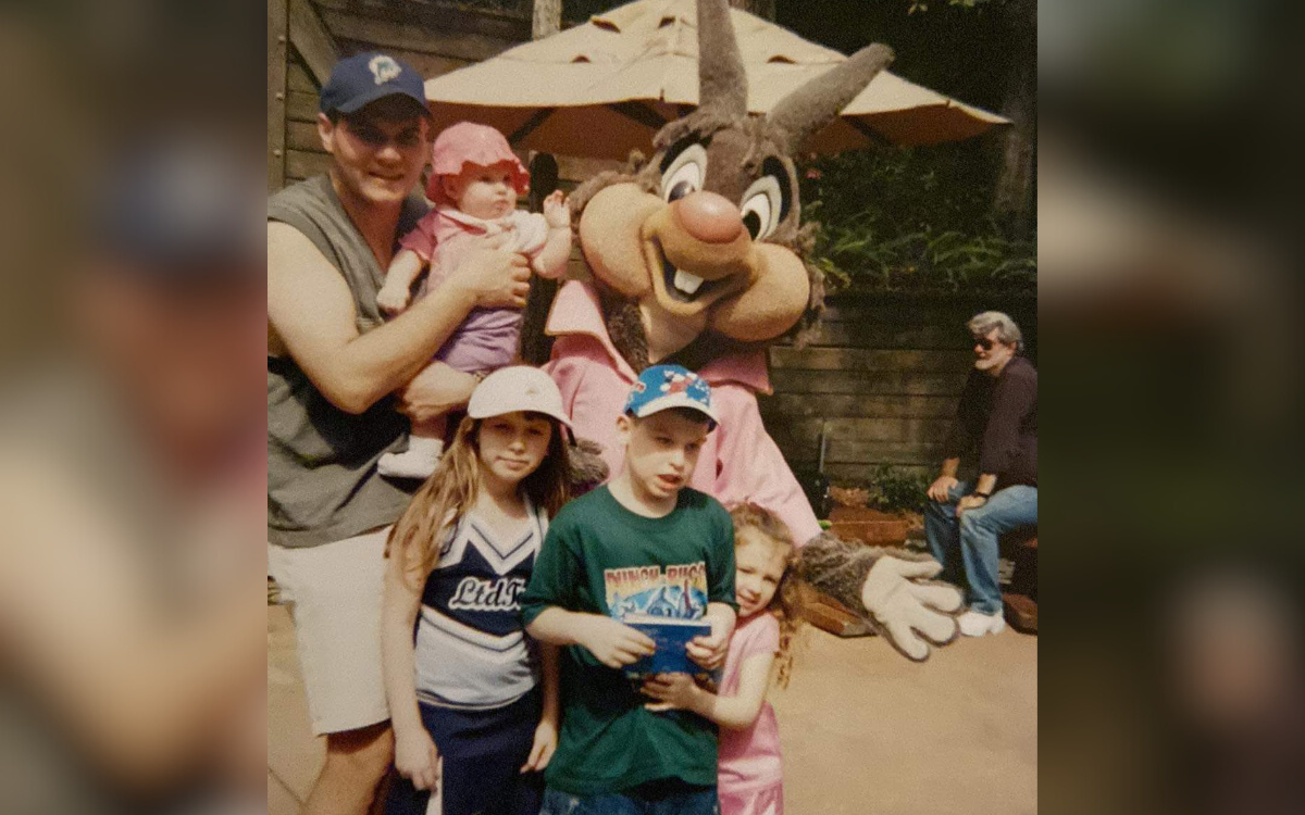 George Lucas photobombs a family at Disneyland.
