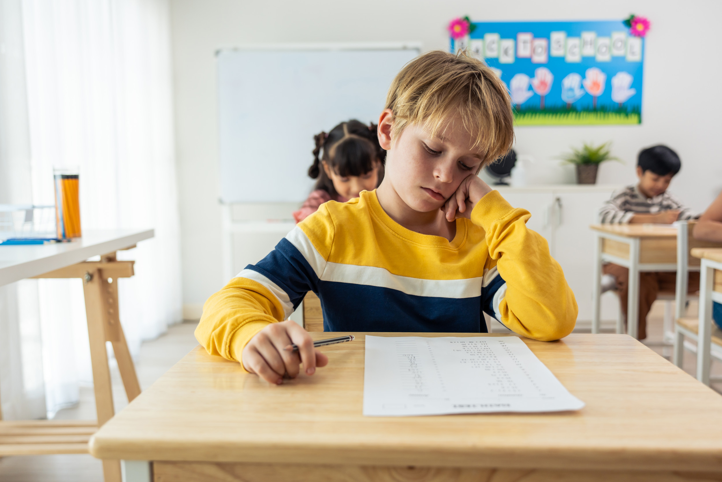 Missing classes. Класс школы с детьми на контрольной. Образование мела. Перегрузка классов. Test at School.