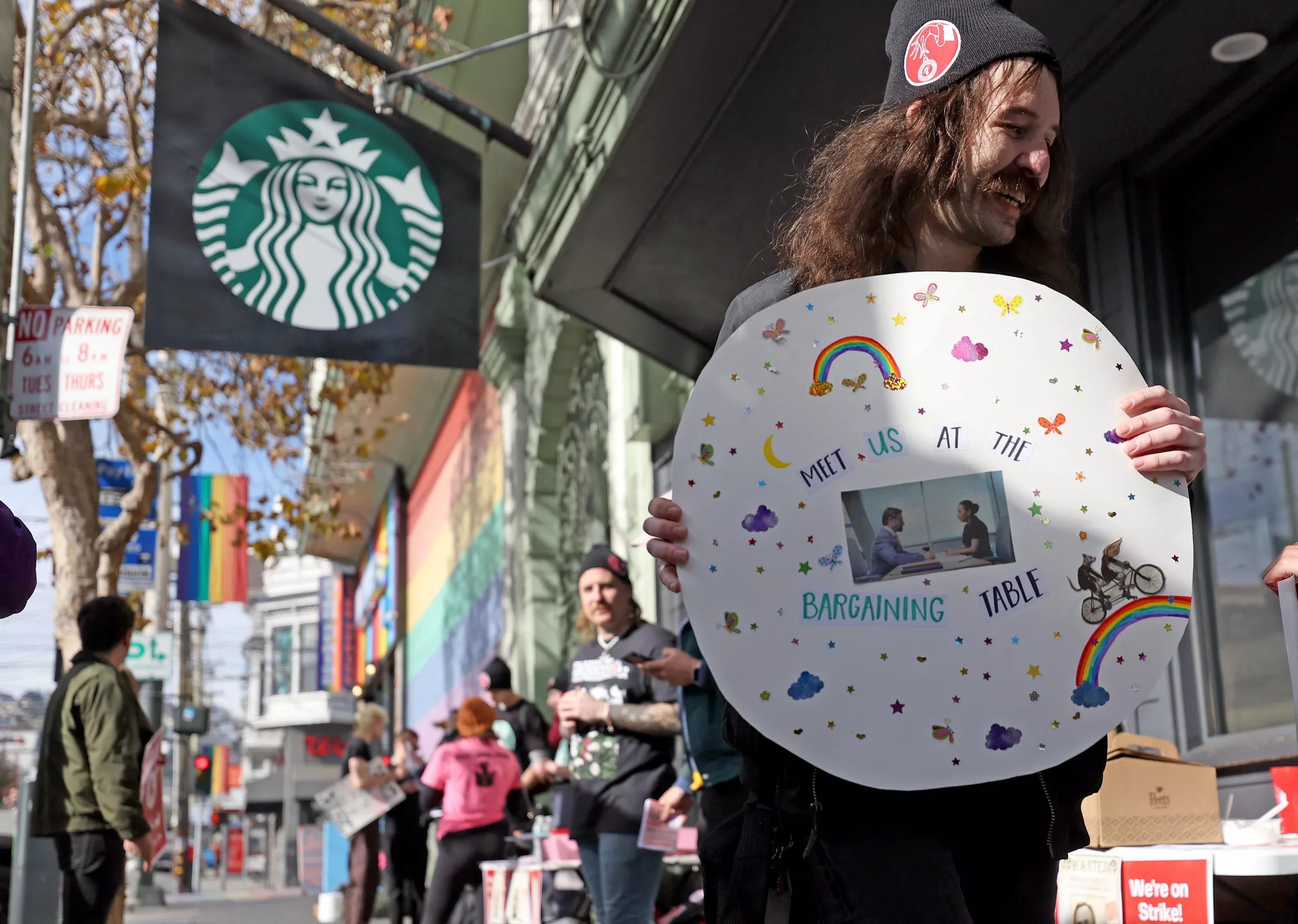 How to Get a Free Red Cup From Starbucks Tomorrow - Vimarsana News