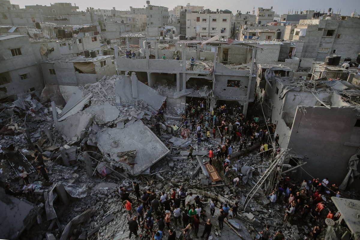 Palestinian, rescue, efforts, after, Israel, strikes, Gaza