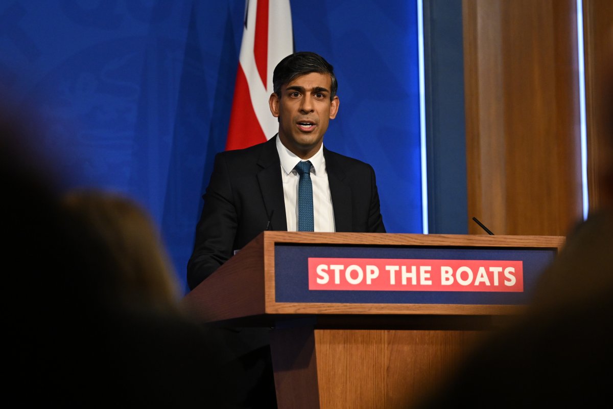 Rishi Sunak na konferencji prasowej na Downing Street