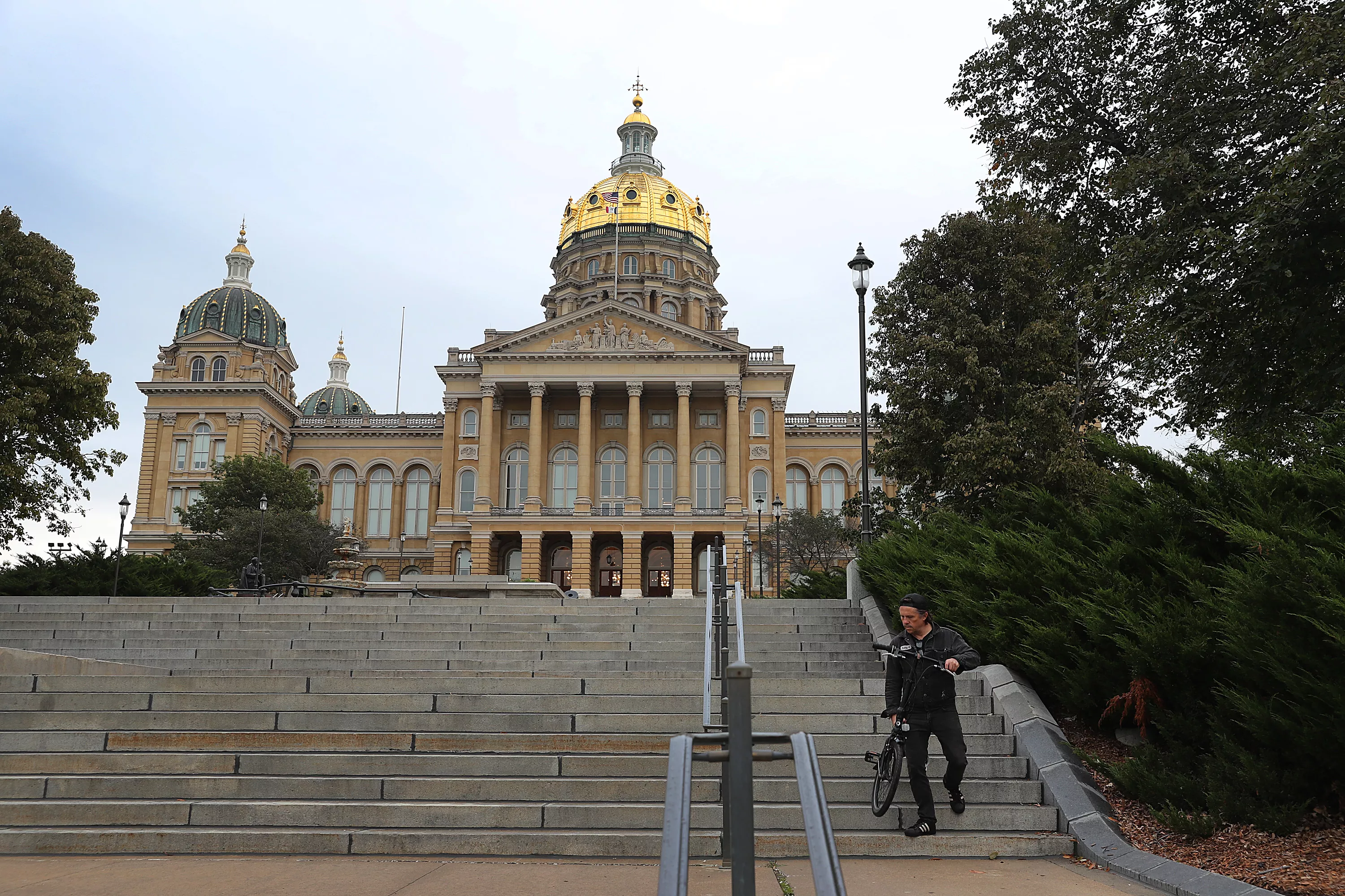 Iowa Bars Asking About Pronouns for Nearly 70,000 College Students - Vimarsana News