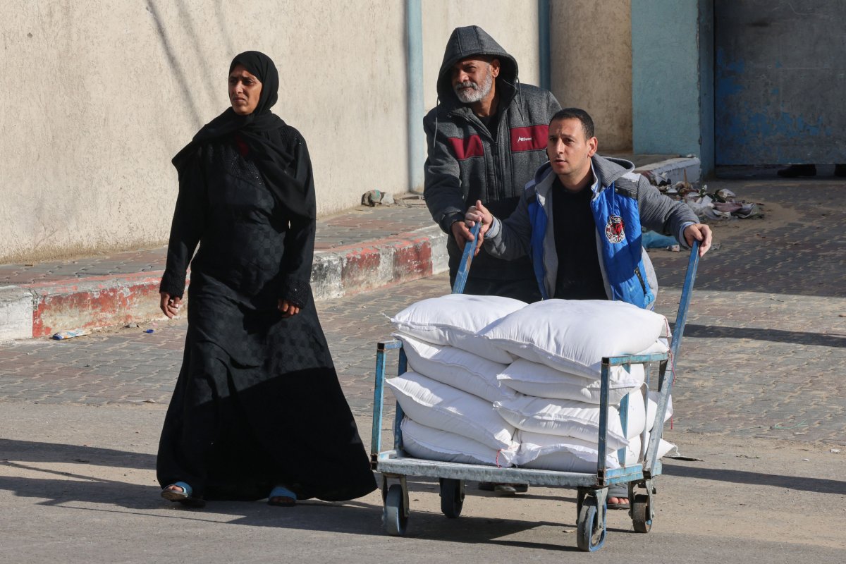 Palestinians get aid