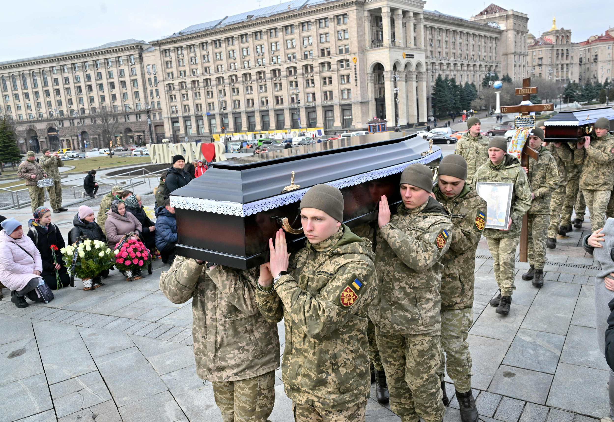Сравните военные потери России и Украины в этом месяце