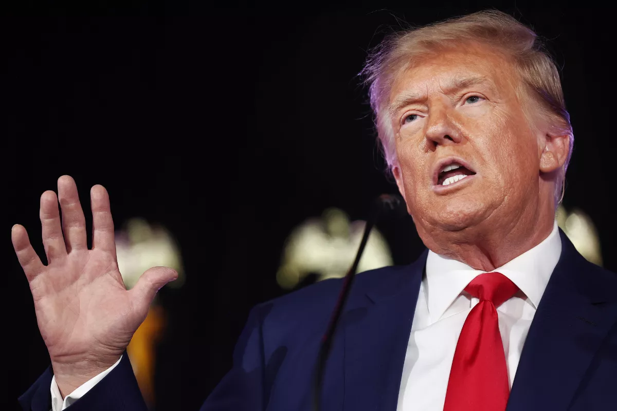 'Strange' Donald Trump Photo Raises Questions - Vimarsana News
