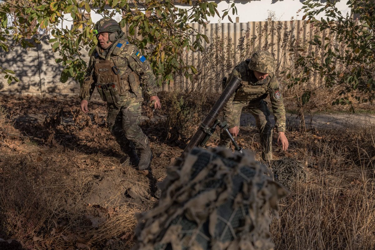 Ukrainian troops set up by the Dnieper 