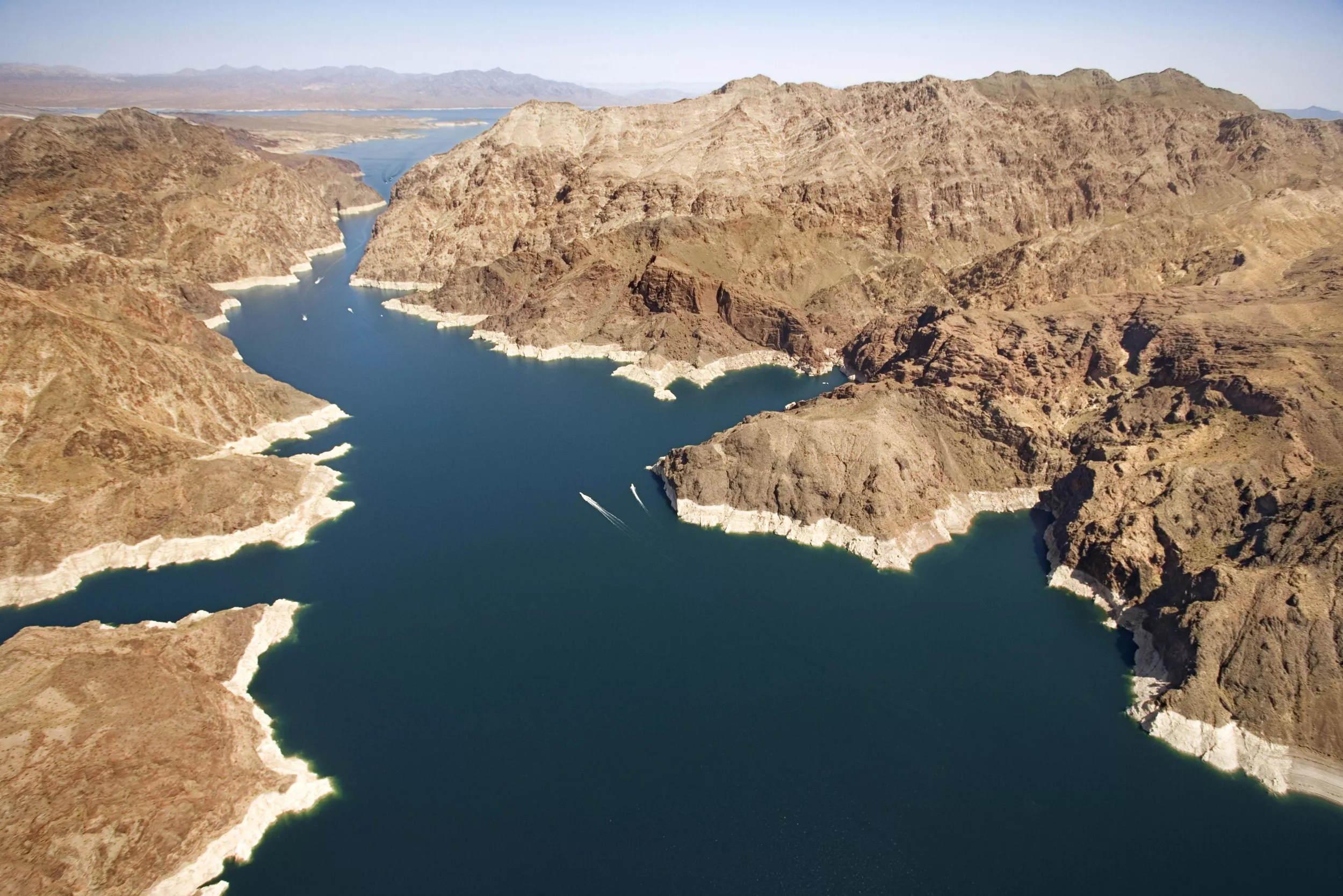Lake Mead May Reach Record Lowest Levels in 2025, Scientists Warn - Vimarsana News