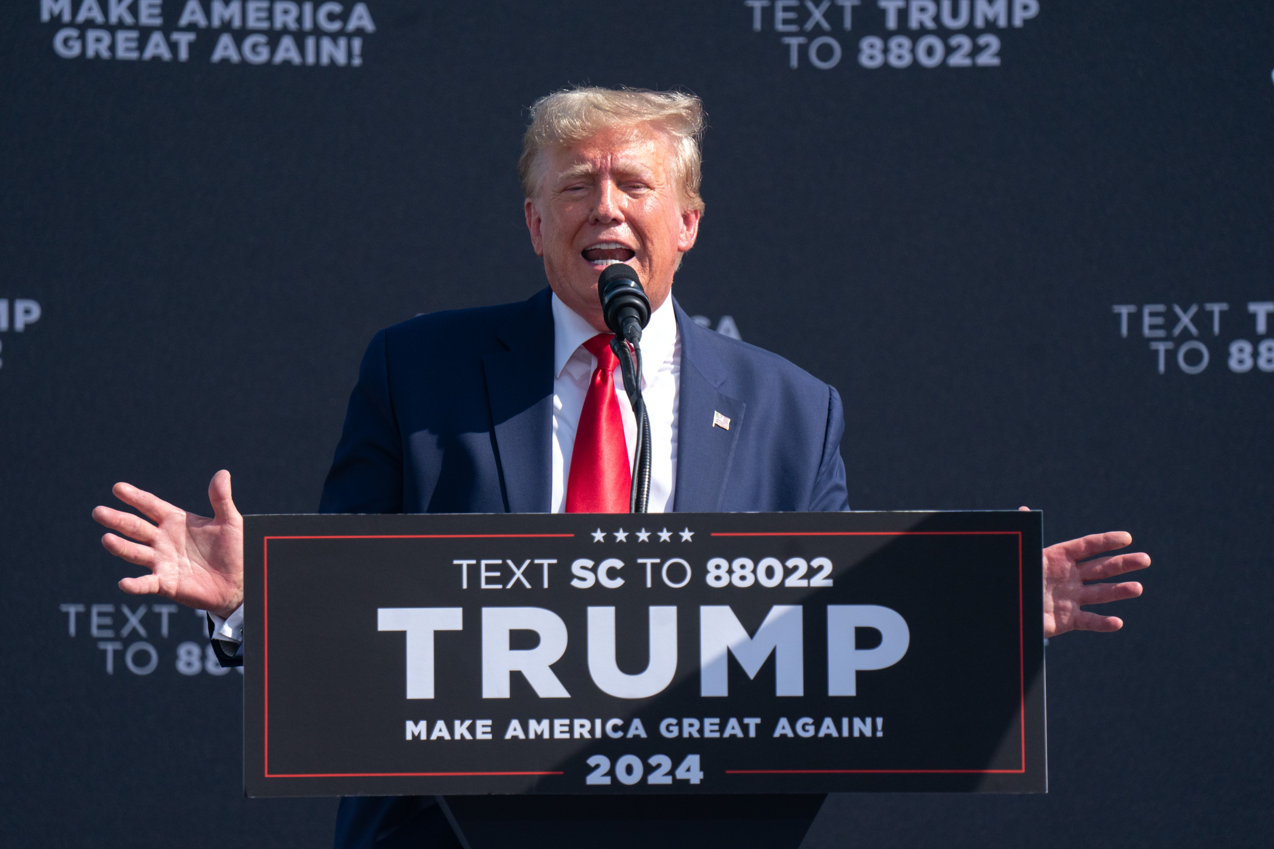 Donald Trump Heads to South Carolina Under Pressure Donald Trump Heads to South Carolina Under Pressure