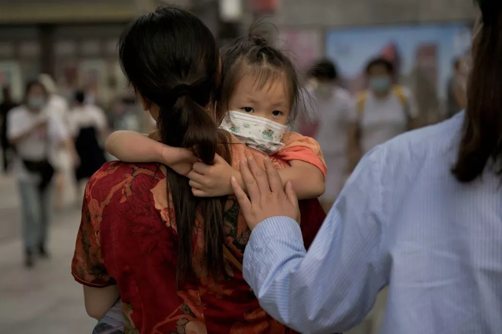 Kids in China Receive Treatment While Doing Homework During Outbreak - Vimarsana News