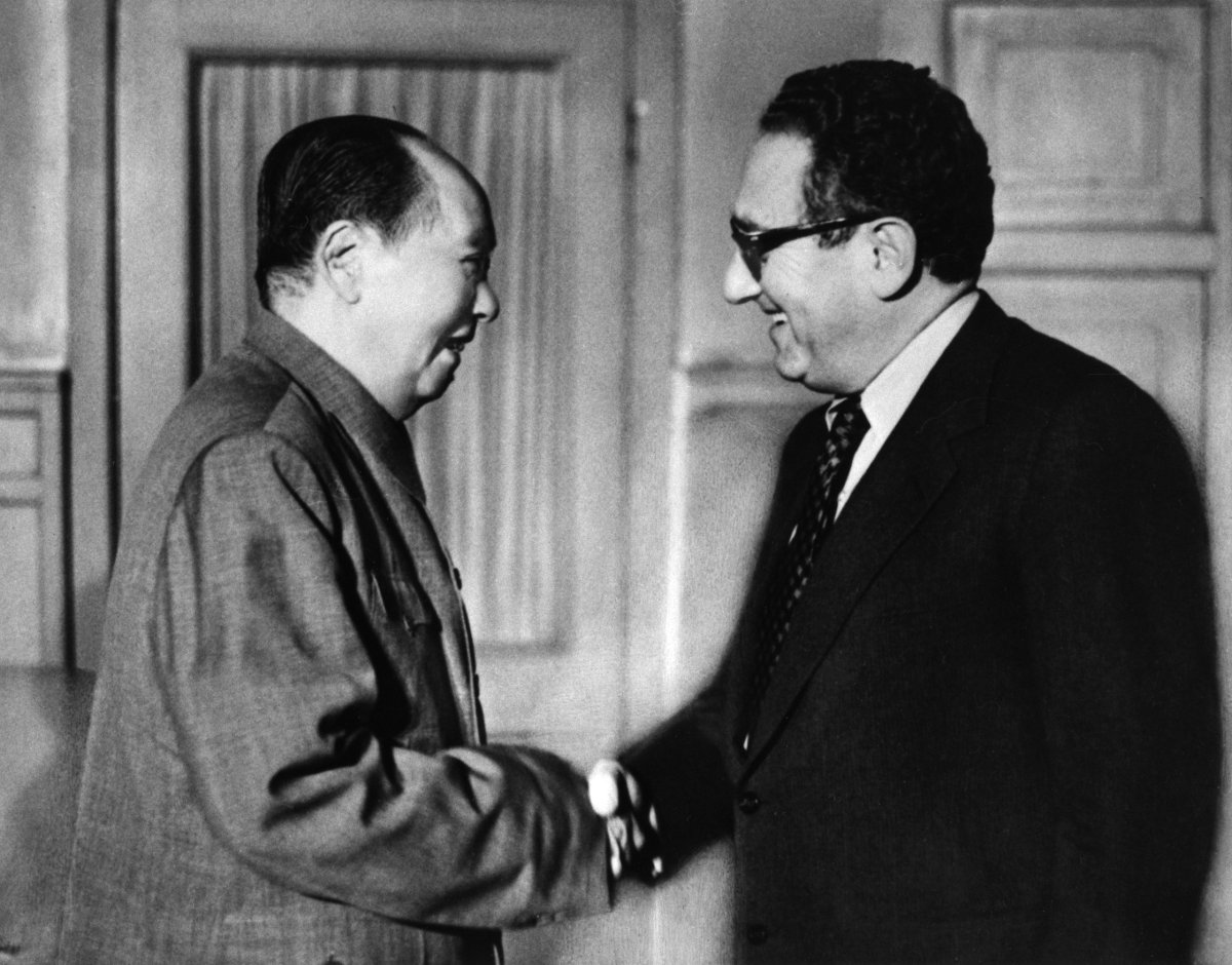 Kissinger meets Mao in China
