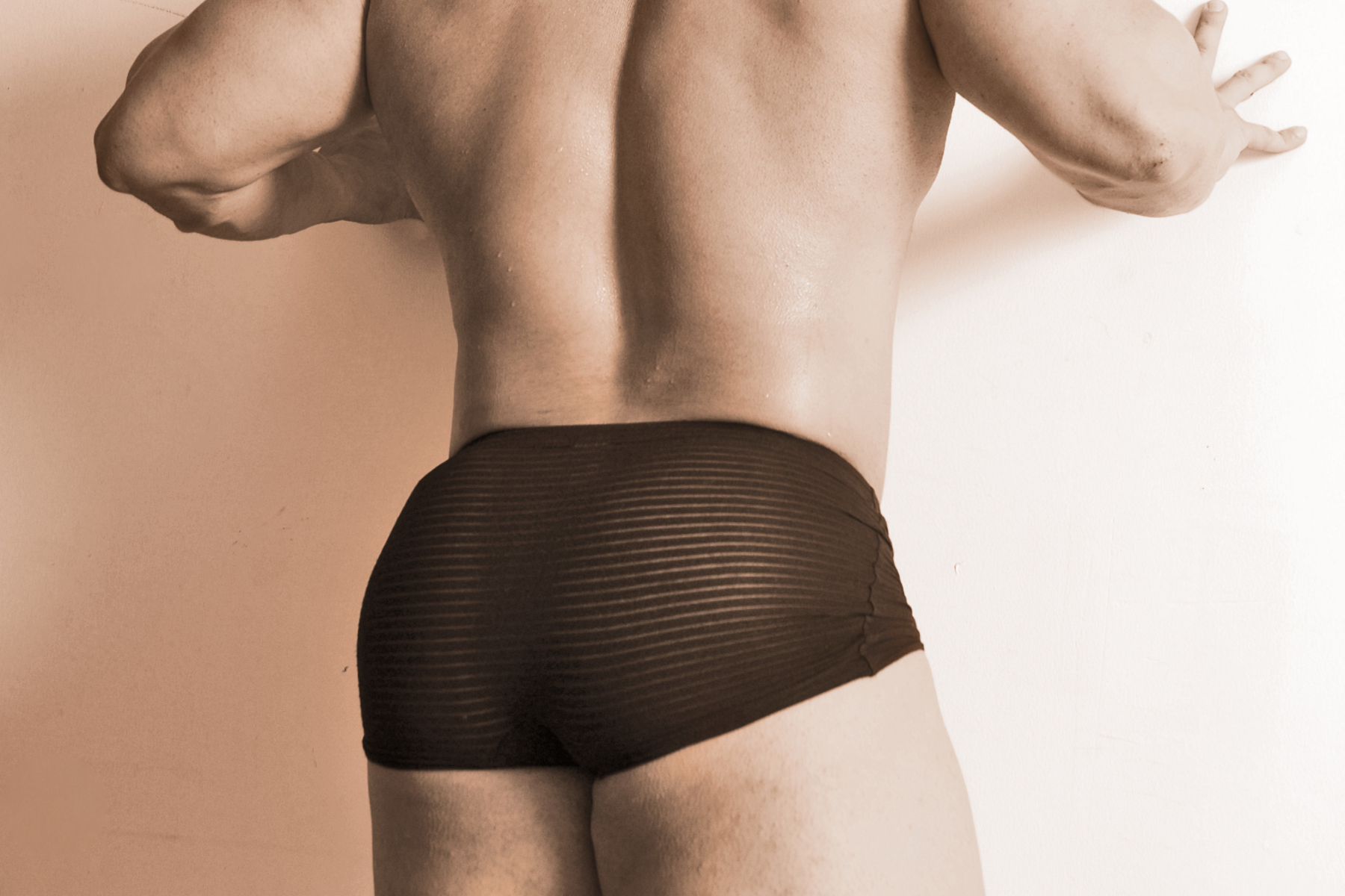 Plastic Surgeons Reveal the 'Most Desirable' Shape for a Man's Buttock