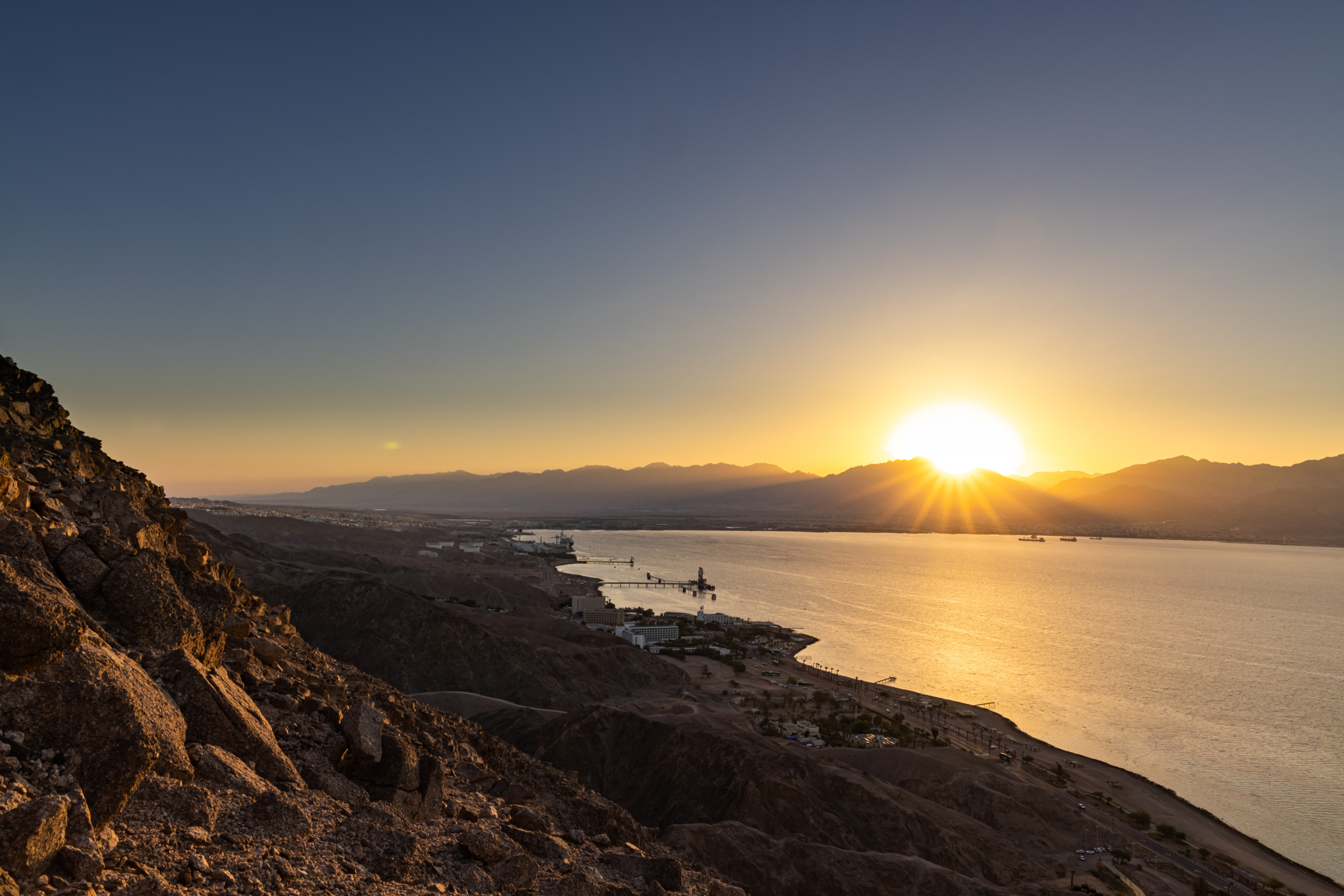 USS Carney Attacked as Iran-Backed Houthi Militia Announce Red Sea Strikes