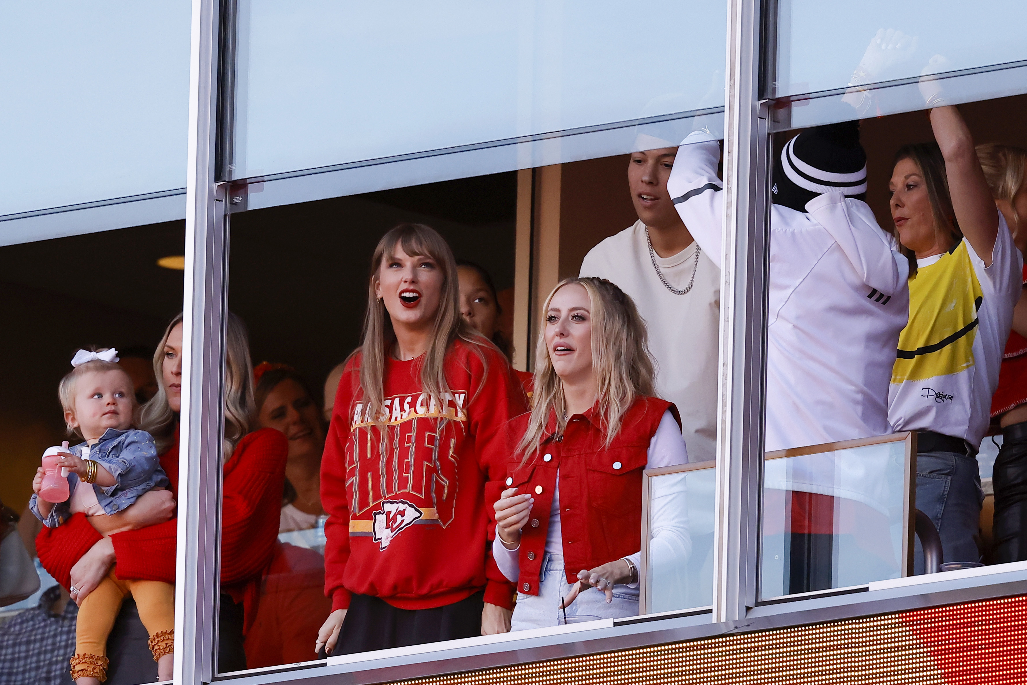 Taylor Swift & Brittany Mahomes Arrive At Chiefs Game In Chic Looks