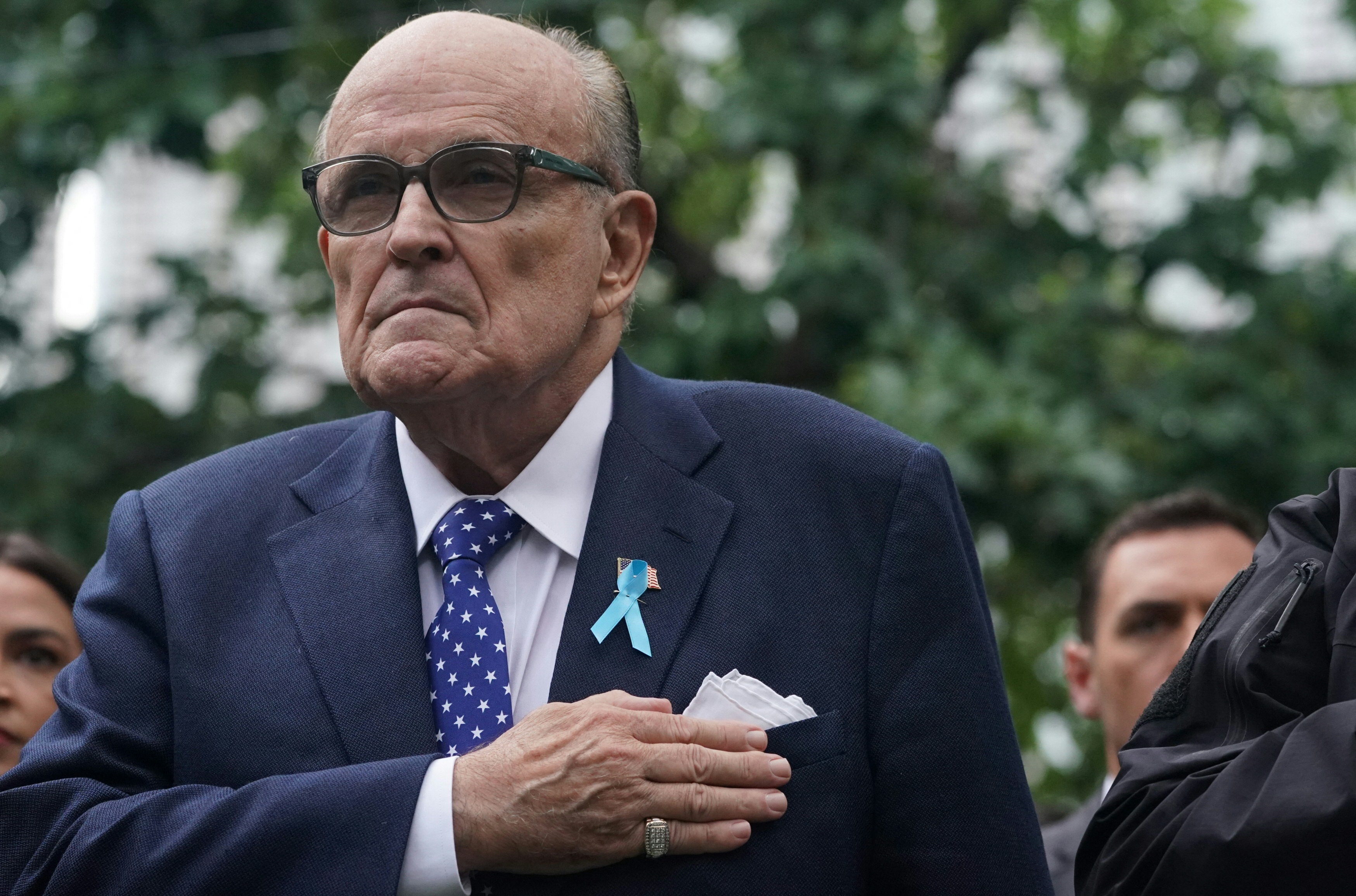 L’absence soudaine de Rudy Giuliani du tribunal suscite des questions