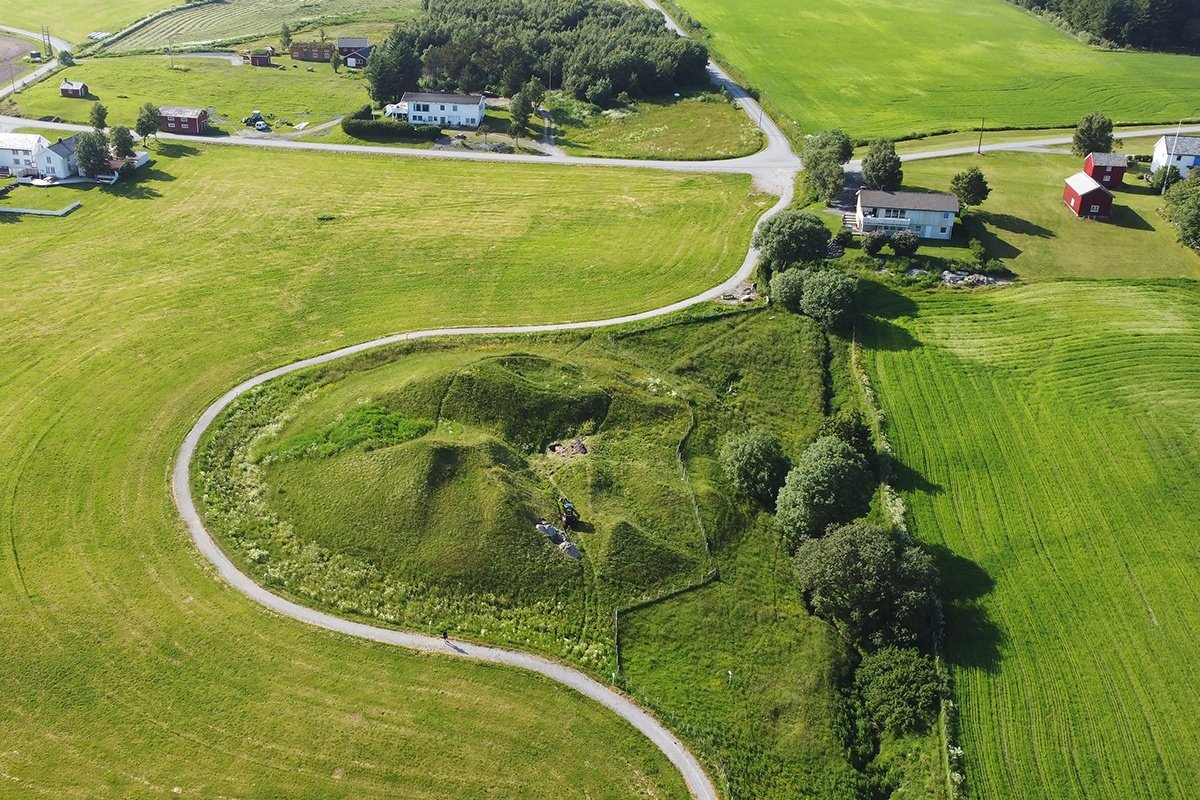 Inside a Viking Grave Mound 