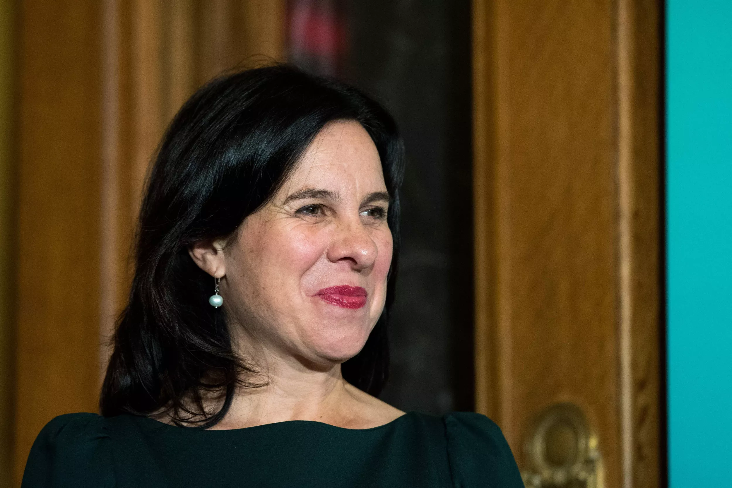 Mayor's Sudden Collapse During Interview Sparks Vaccine Conspiracy Theory - Vimarsana News