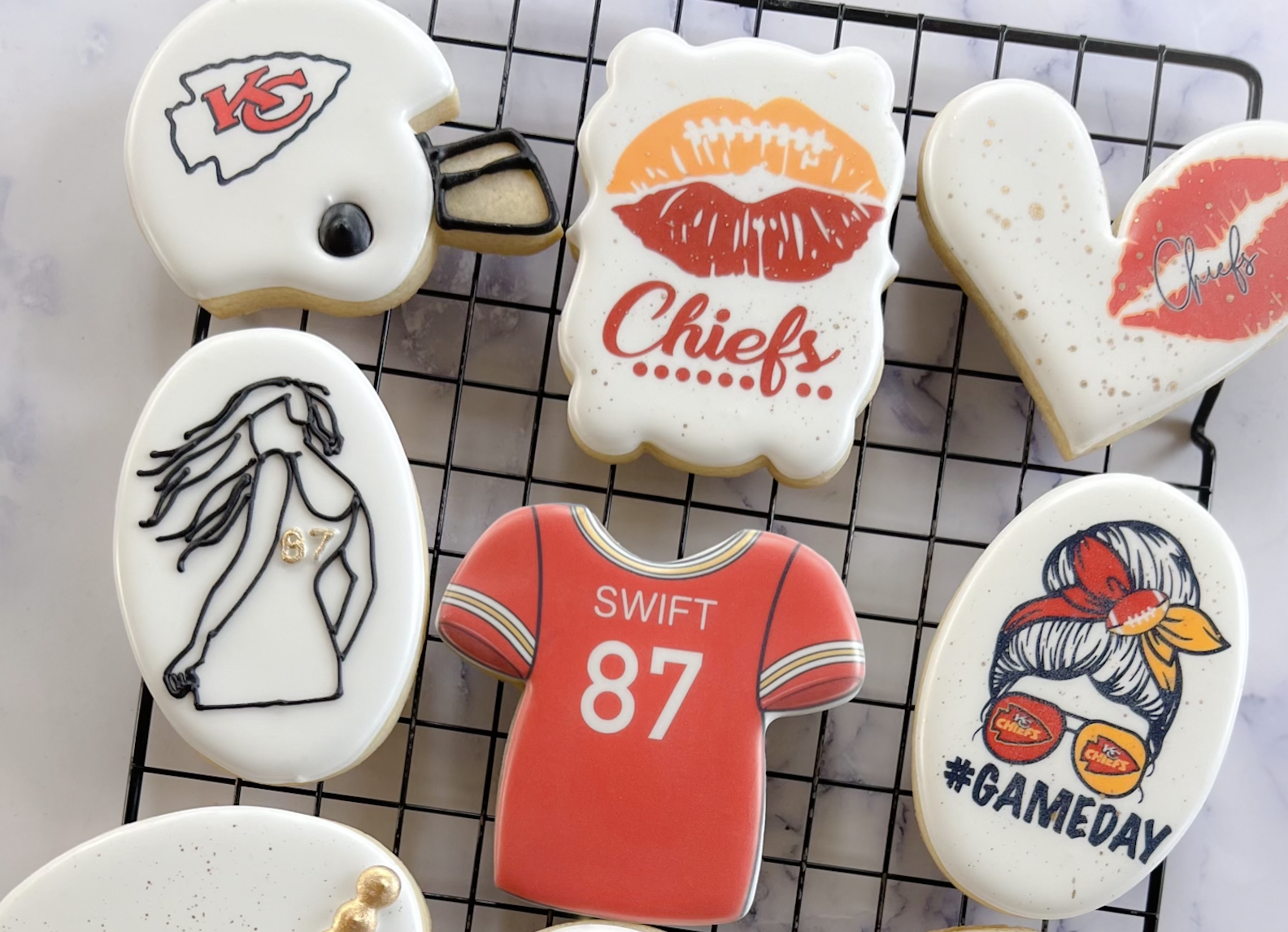 She Was Sworn to Secrecy Making Cookies for Taylor Swift's Packers Suite thumbnail