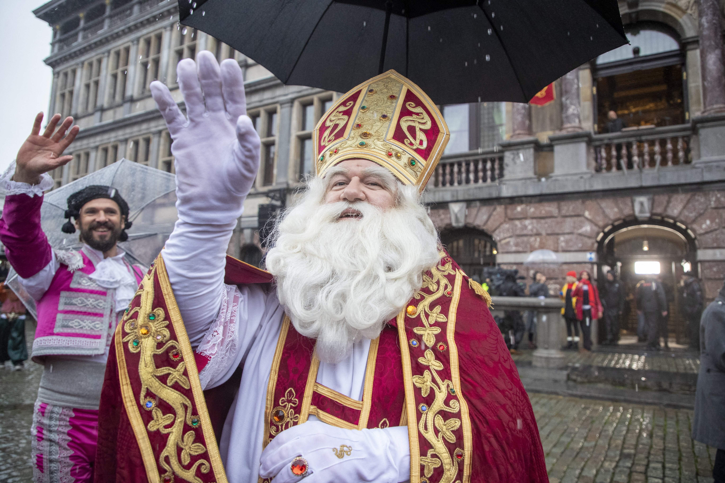 Black Pro-Palestinian Santa Claus Character Causes Uproar