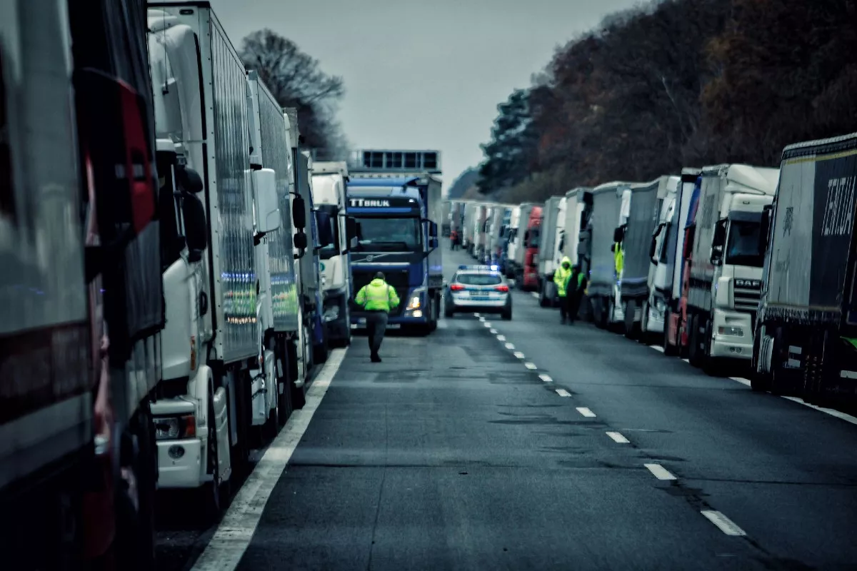 Ukraine Finds Ingenious Solution to Polish Border Blockade - Vimarsana News