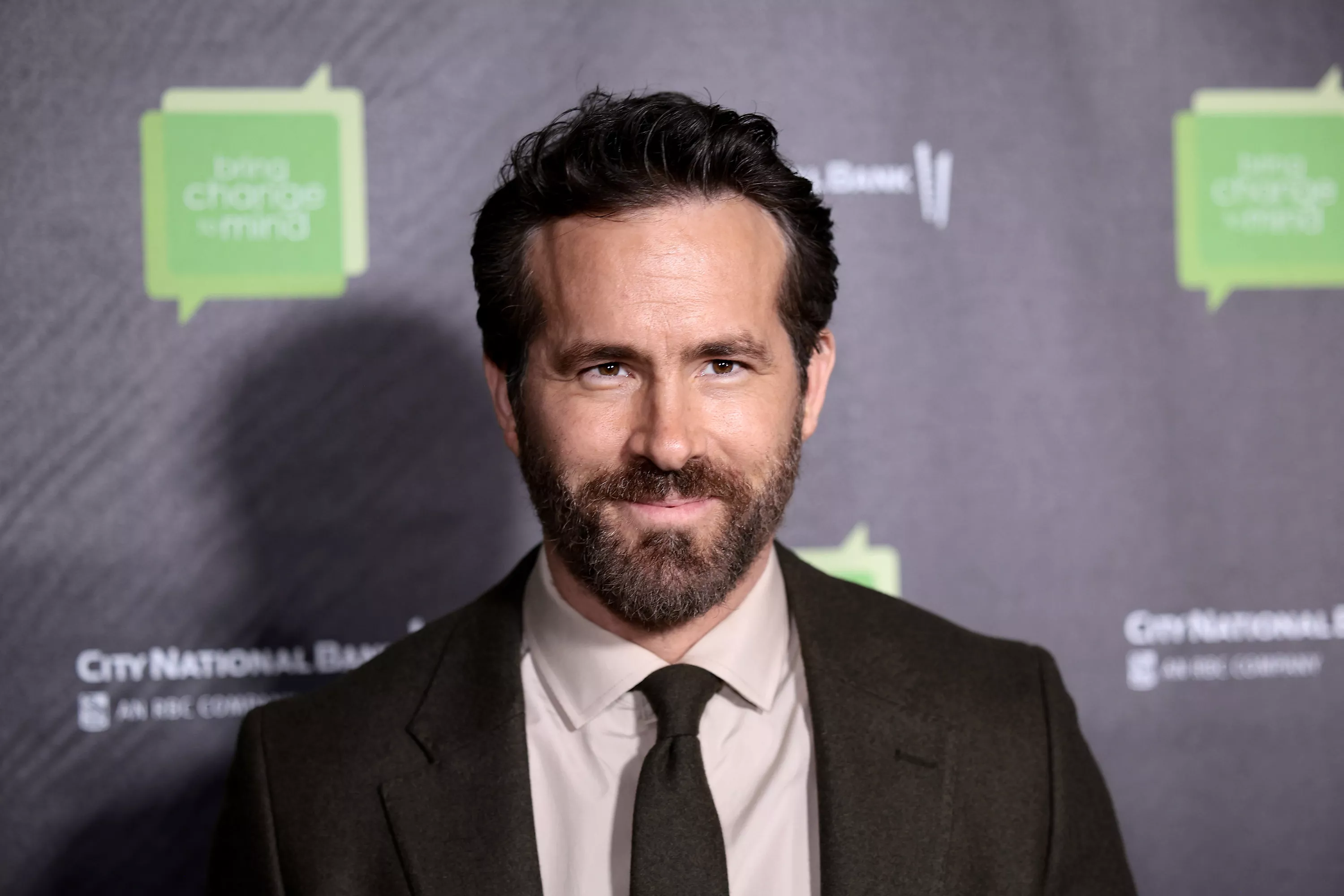 Ryan Reynolds Takes Aim at Paparazzi - Vimarsana News