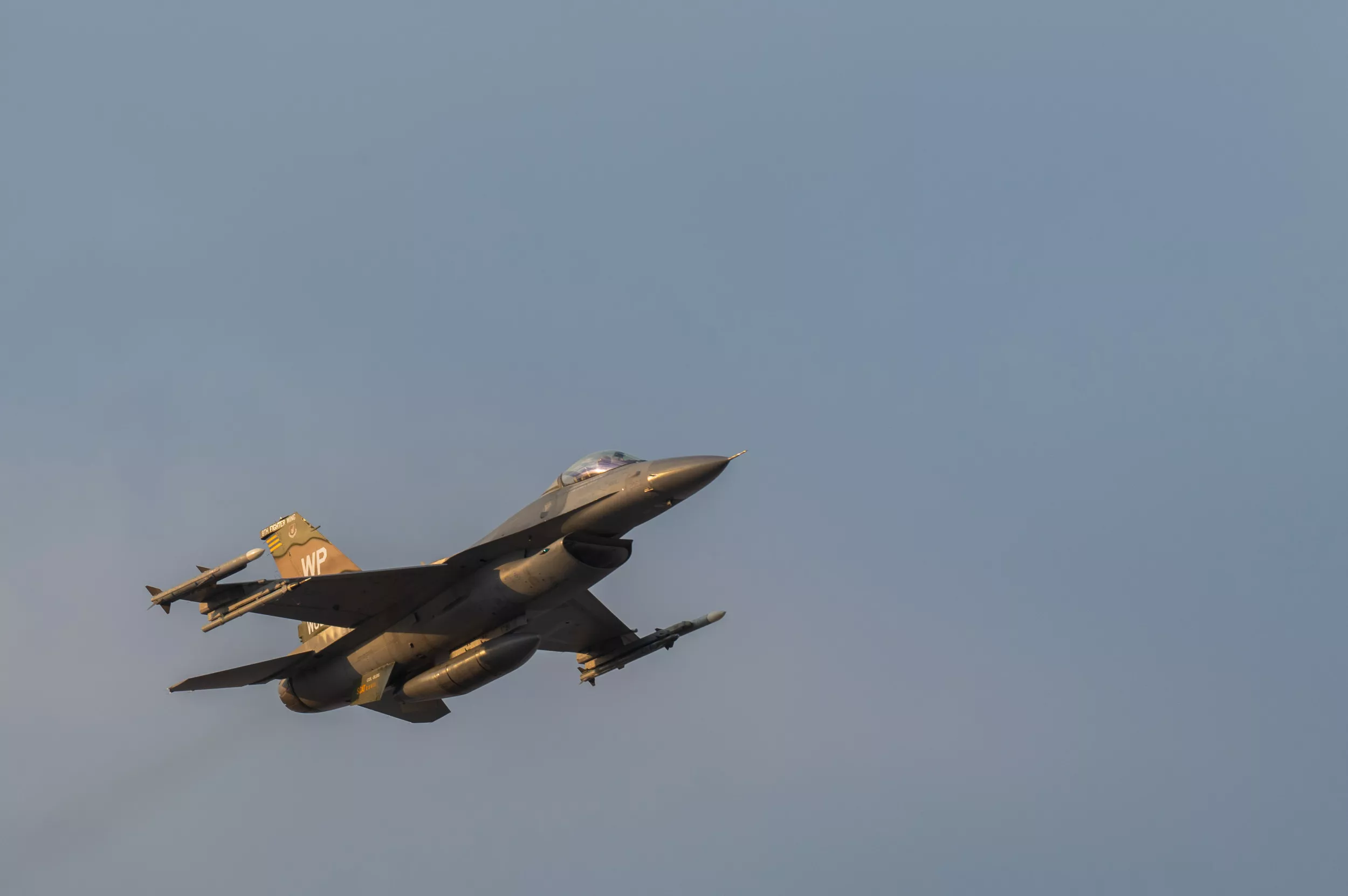 US F-16 Fighter Jet Crashes Into Sea During Training—Air Force - Vimarsana News