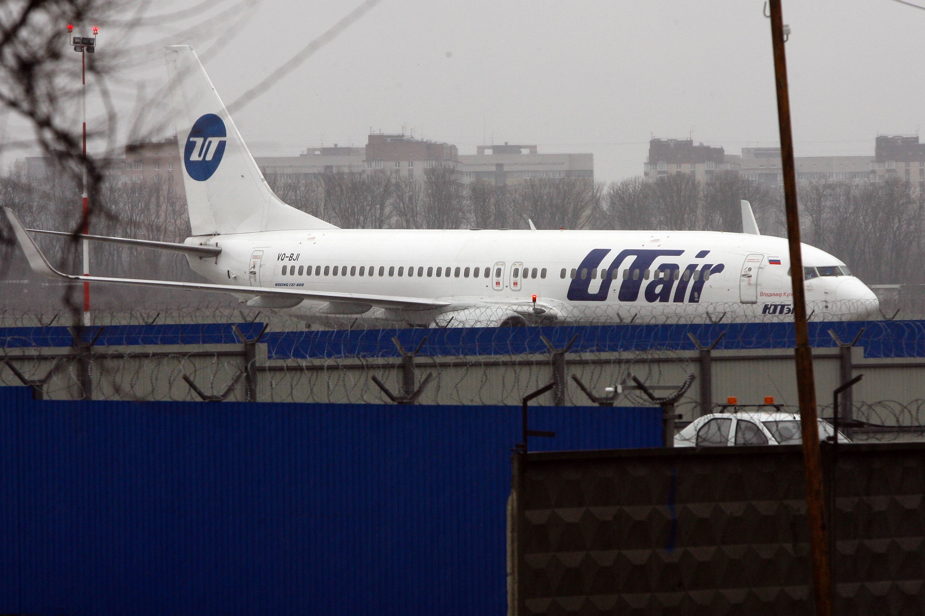 Utair внуково. ЮТЭЙР Внуково. UTAIR 737. Самолет ЮТЭЙР. Самолёты ЮТЭЙР парк.