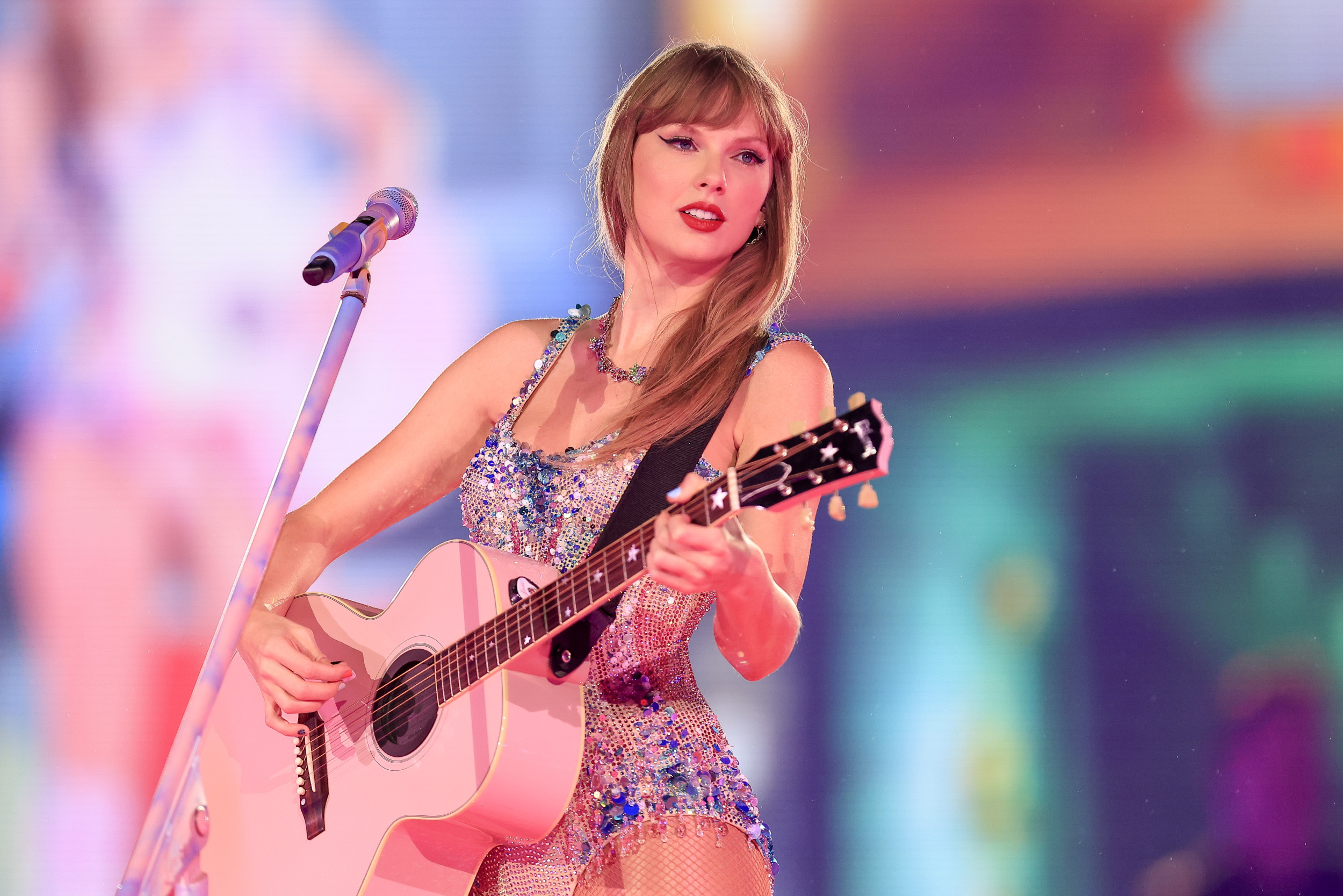 Taylor Swift fan breaks Guinness World Record for identifying songs