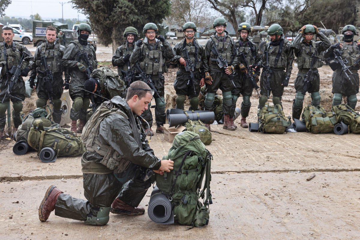 IDF, soldiers, prepare, to, enter, Gaza, Strip