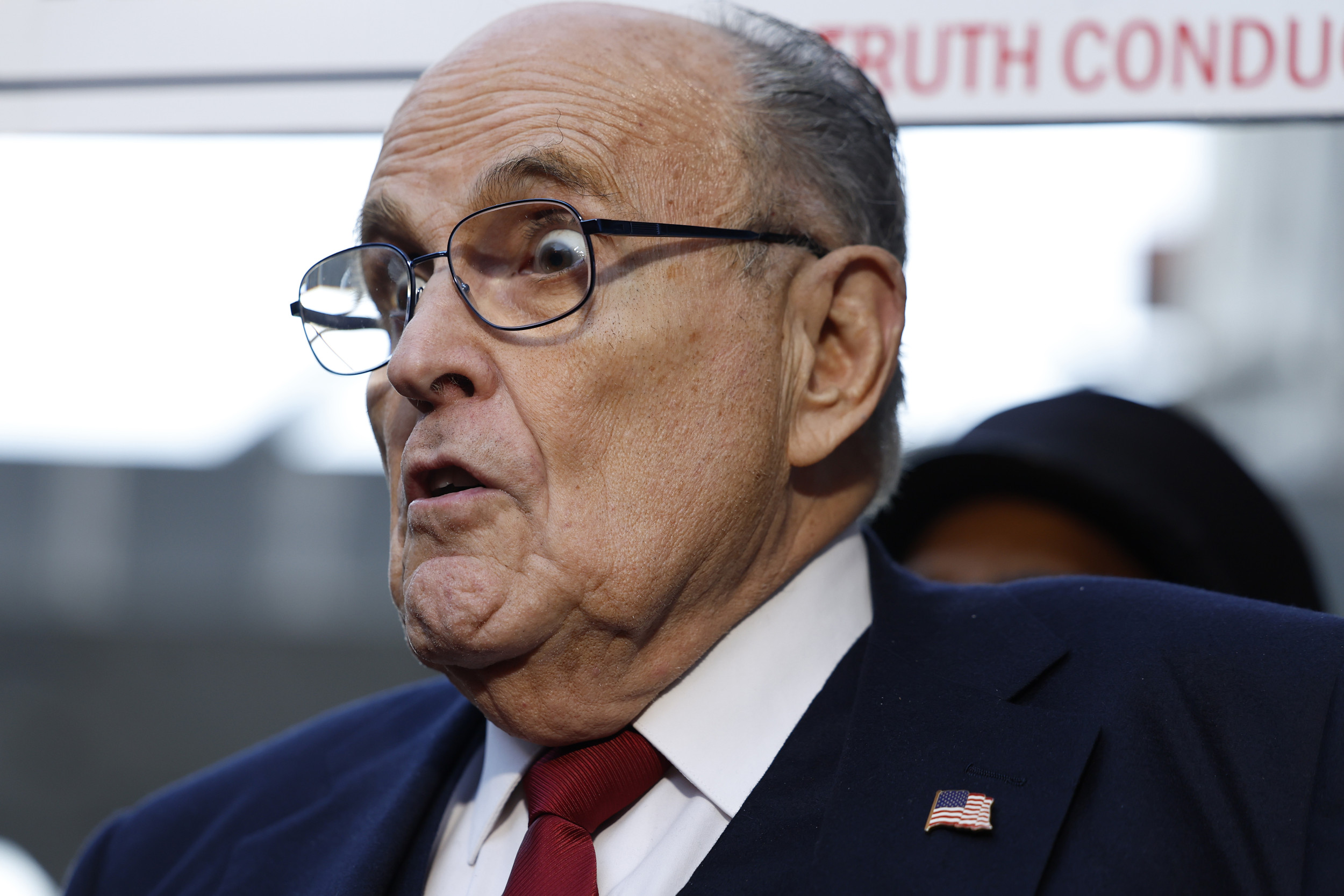 Trump hosts a $100,000-per-person fundraiser to help Giuliani pay legal  bills | WNCT